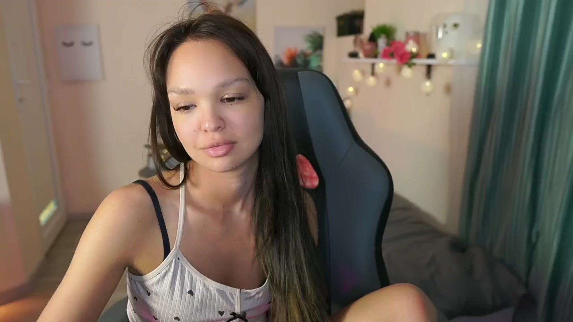 Gallery image thumbnail from Jesse__Jane__'s myfreecams stream on, 05/08/2024, 12:54 image 12 of 20