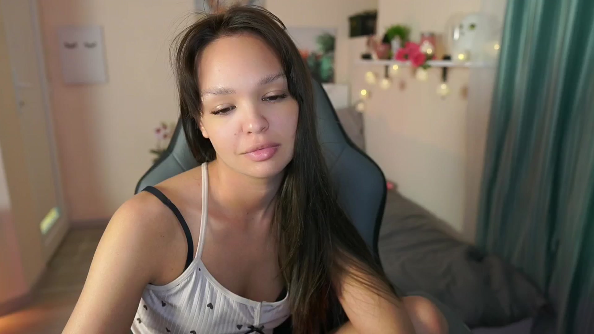 Gallery image thumbnail from Jesse__Jane__'s myfreecams stream on, 05/08/2024, 12:54 image 10 of 20