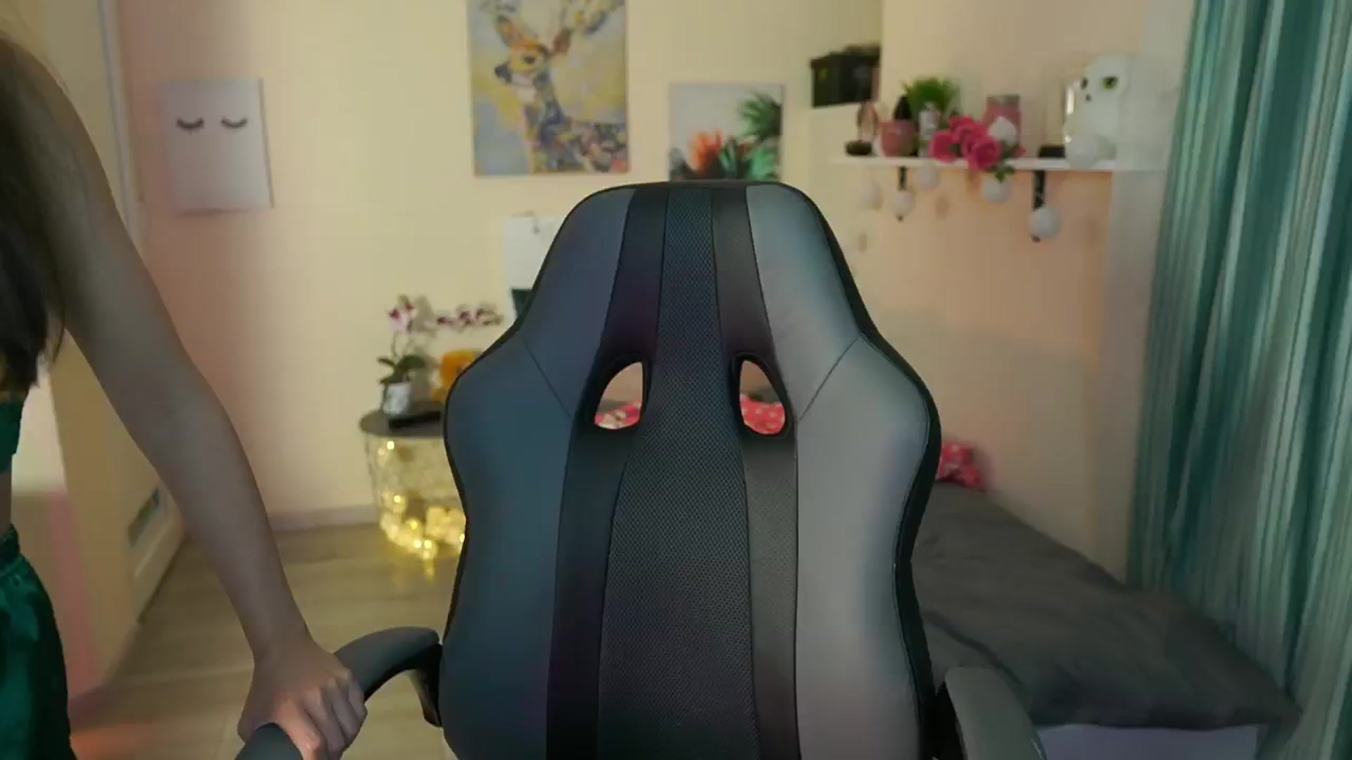 Gallery image thumbnail from Jesse__Jane__'s myfreecams stream on, 05/10/2024, 08:02 image 9 of 20