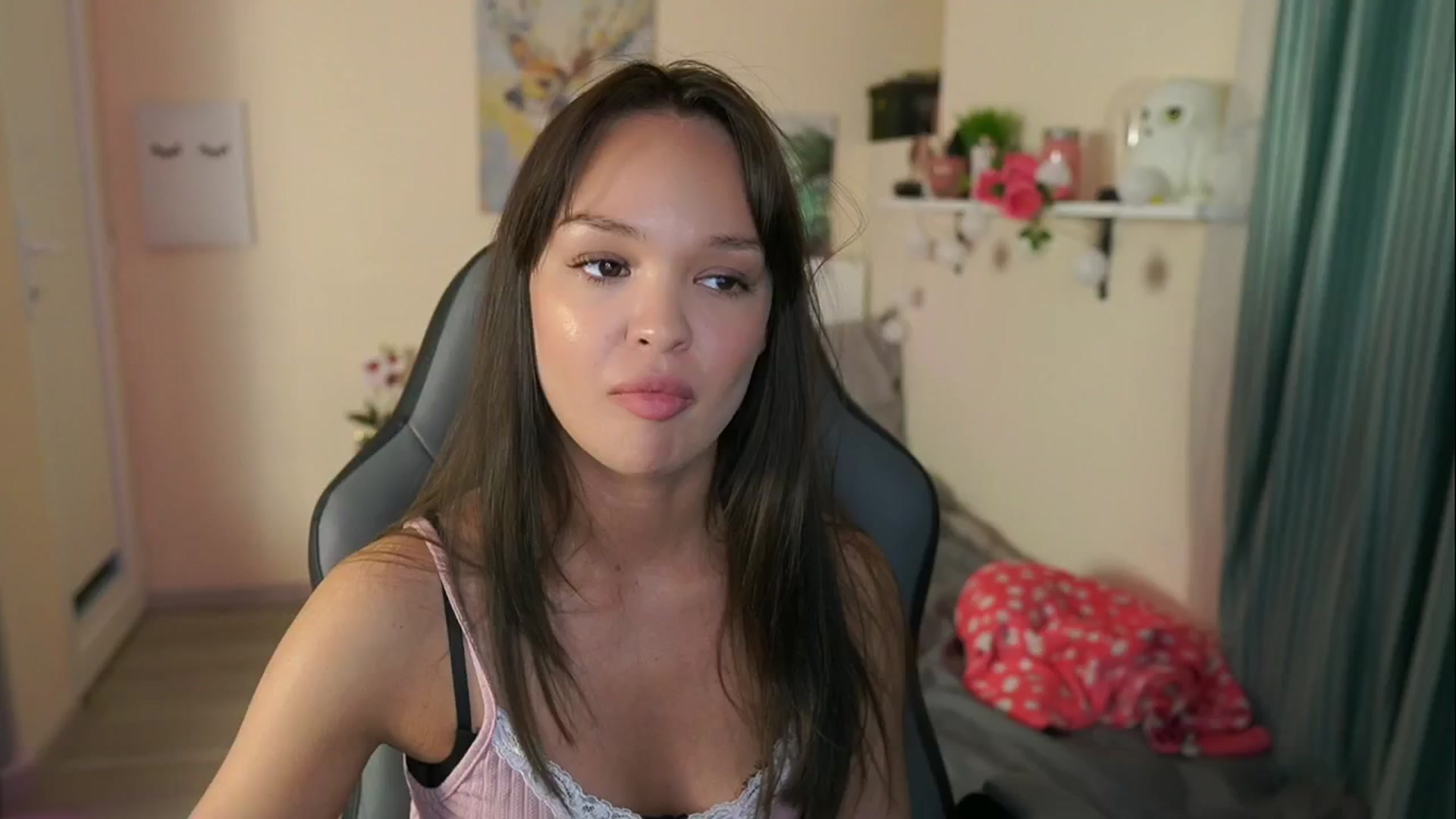 Gallery image thumbnail from Jesse__Jane__'s myfreecams stream on, 05/12/2024, 20:27 image 16 of 20