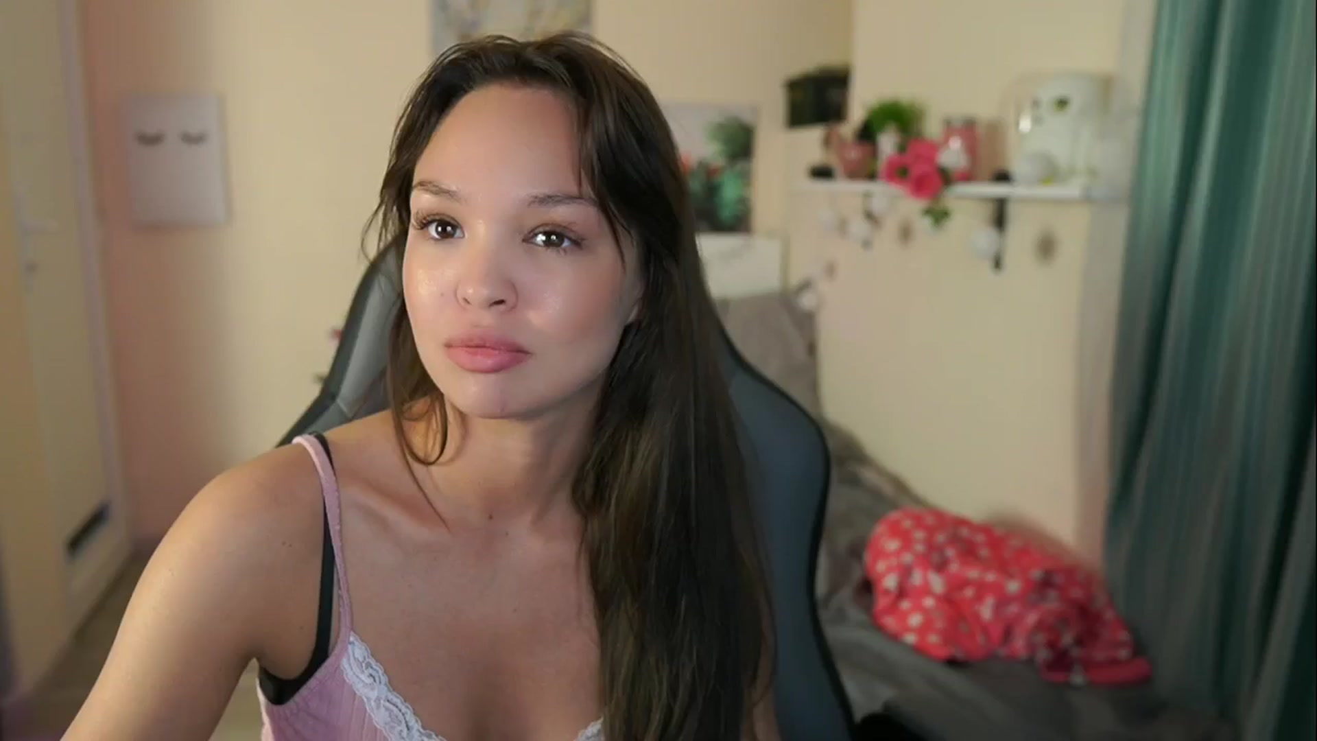 Gallery image thumbnail from Jesse__Jane__'s myfreecams stream on, 05/12/2024, 21:12 image 12 of 20