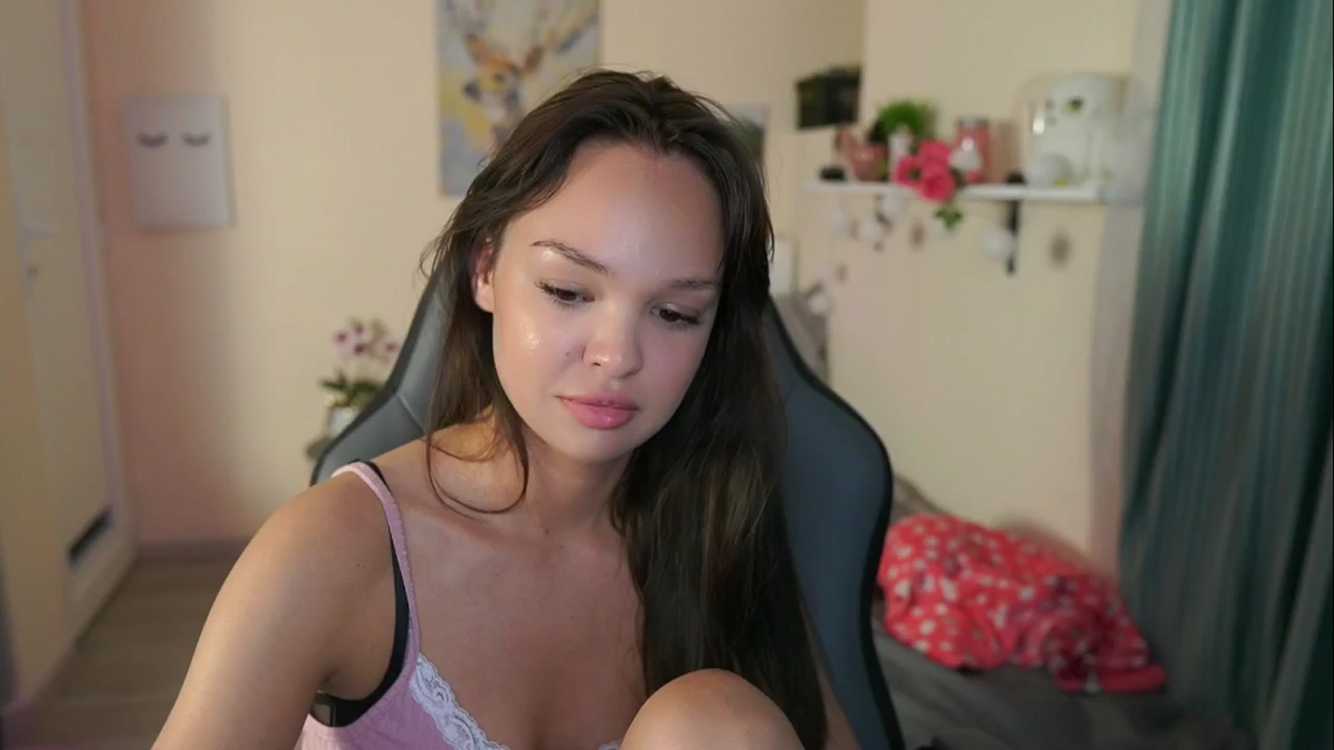 Gallery image thumbnail from Jesse__Jane__'s myfreecams stream on, 05/12/2024, 21:12 image 15 of 20