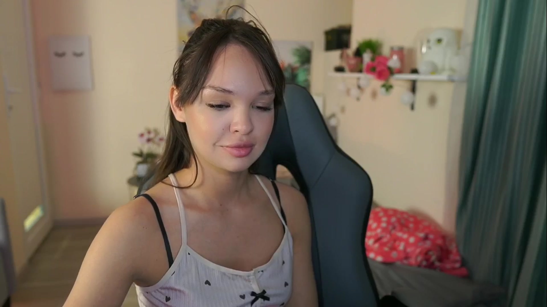 Gallery image thumbnail from Jesse__Jane__'s myfreecams stream on, 05/13/2024, 08:45 image 16 of 20