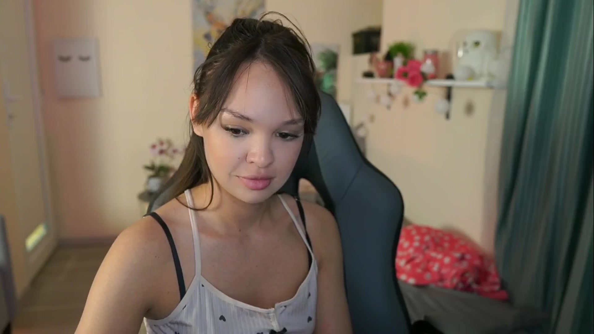 Gallery image thumbnail from Jesse__Jane__'s myfreecams stream on, 05/13/2024, 08:45 image 15 of 20