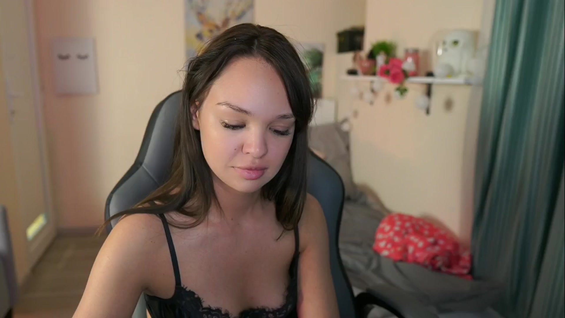 Gallery image thumbnail from Jesse__Jane__'s myfreecams stream on, 05/13/2024, 12:26 image 13 of 20