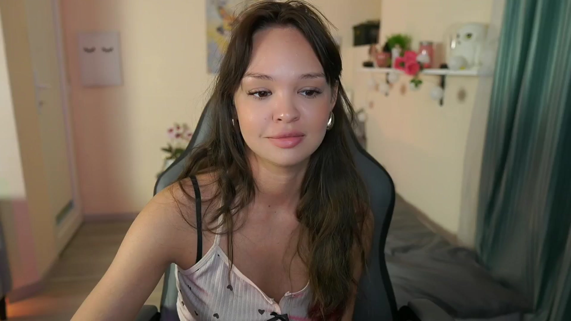 Gallery image thumbnail from Jesse__Jane__'s myfreecams stream on, 05/15/2024, 10:05 image 16 of 20