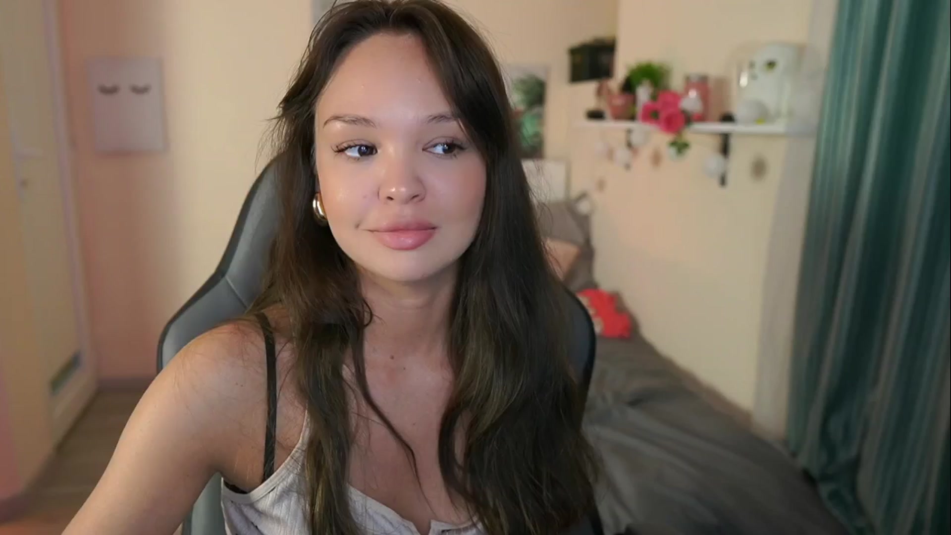 Gallery image thumbnail from Jesse__Jane__'s myfreecams stream on, 05/15/2024, 12:02 image 4 of 20