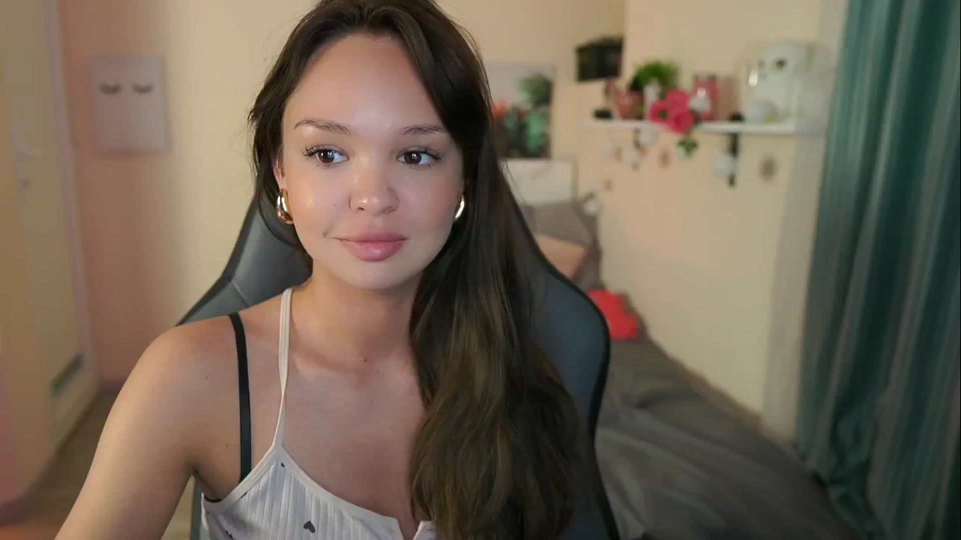 Gallery image thumbnail from Jesse__Jane__'s myfreecams stream on, 05/15/2024, 12:02 image 10 of 20