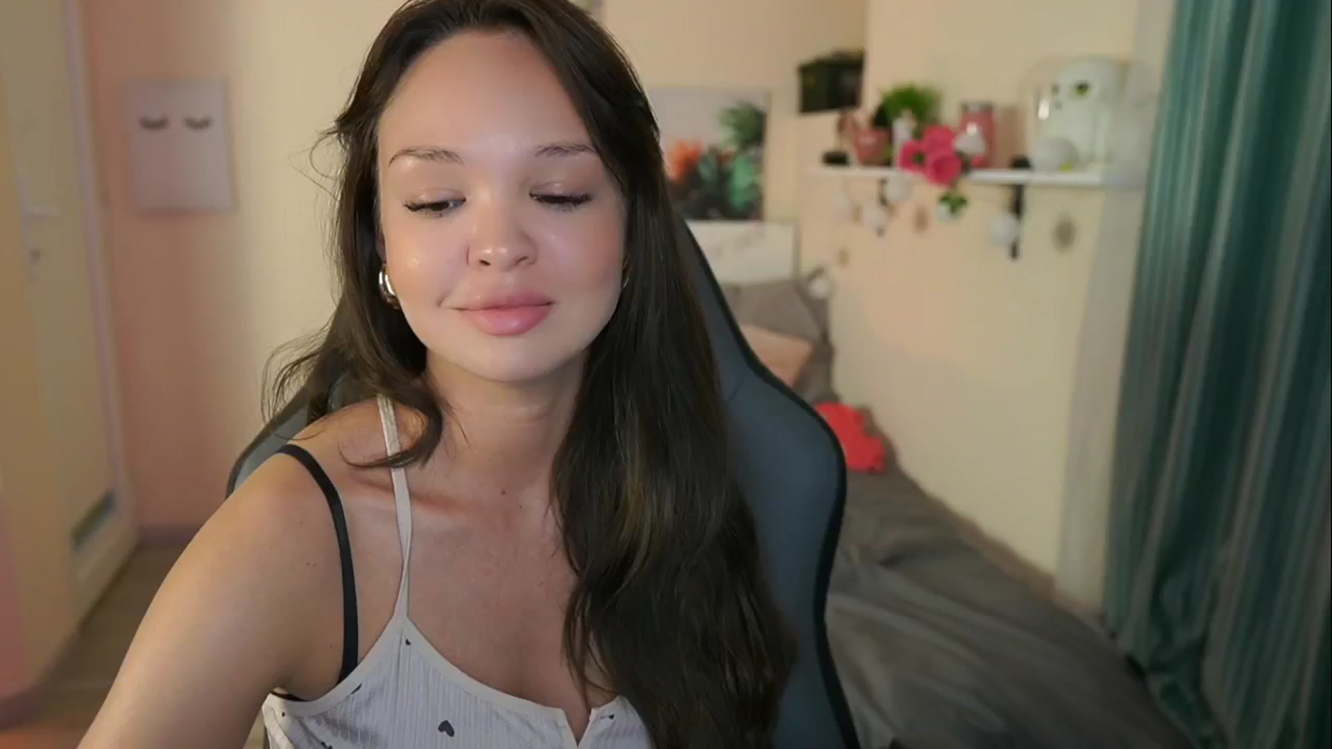 Gallery image thumbnail from Jesse__Jane__'s myfreecams stream on, 05/15/2024, 12:02 image 9 of 20