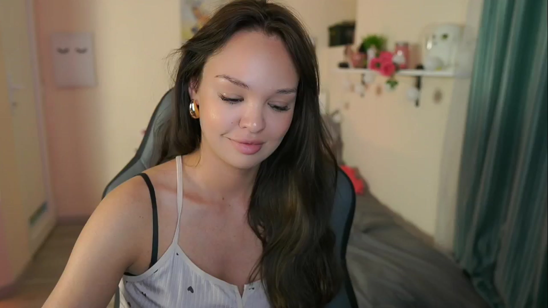 Gallery image thumbnail from Jesse__Jane__'s myfreecams stream on, 05/15/2024, 12:02 image 8 of 20