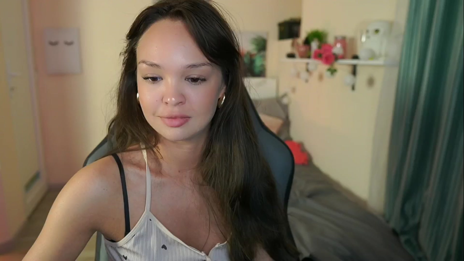 Gallery image thumbnail from Jesse__Jane__'s myfreecams stream on, 05/15/2024, 12:02 image 18 of 20