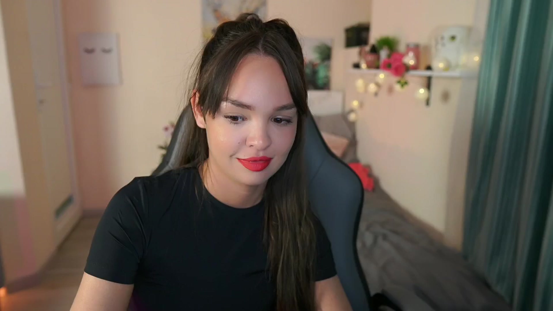 Gallery image thumbnail from Jesse__Jane__'s myfreecams stream on, 05/16/2024, 20:46 image 16 of 20