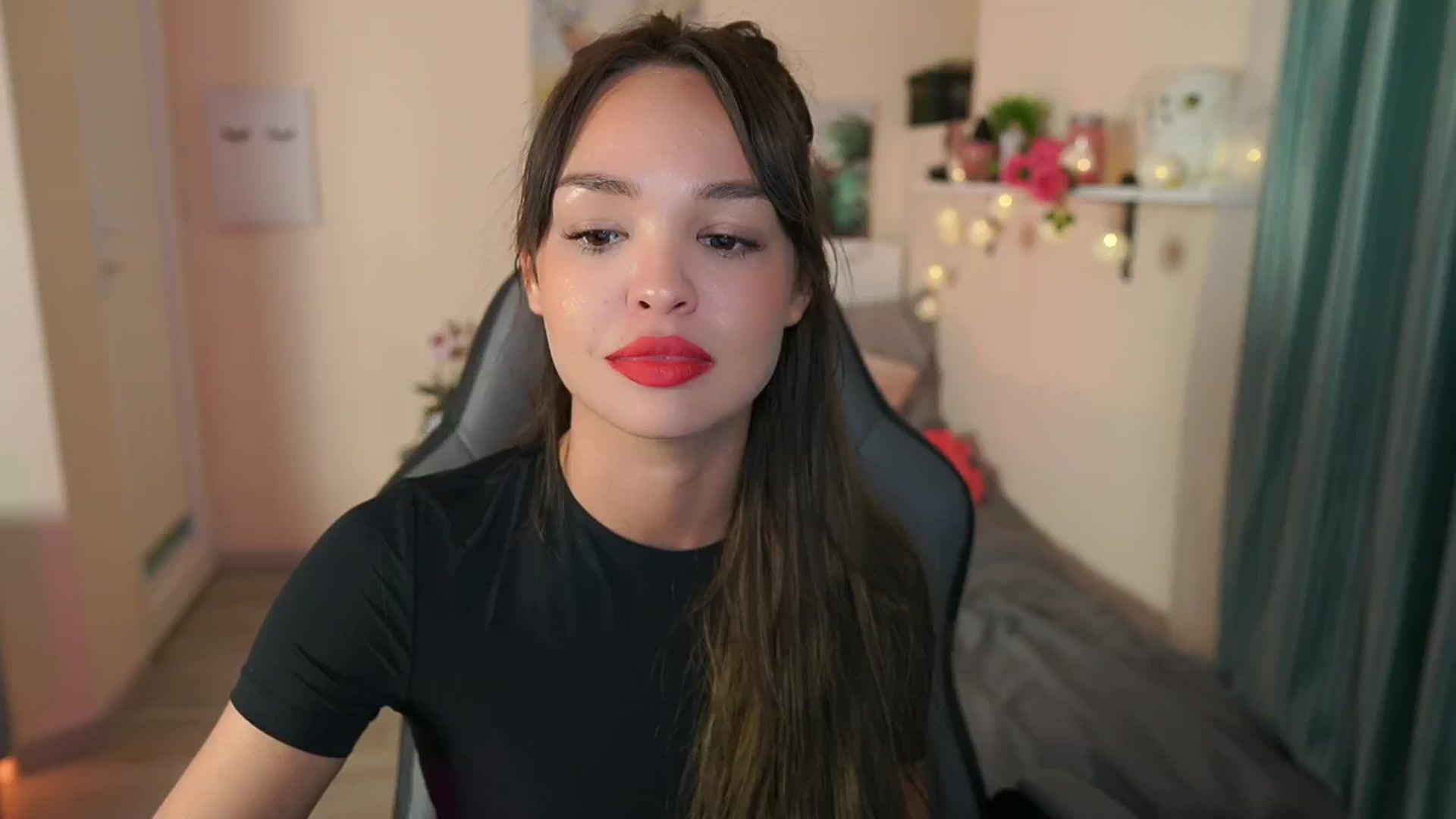 Gallery image thumbnail from Jesse__Jane__'s myfreecams stream on, 05/16/2024, 20:46 image 17 of 20