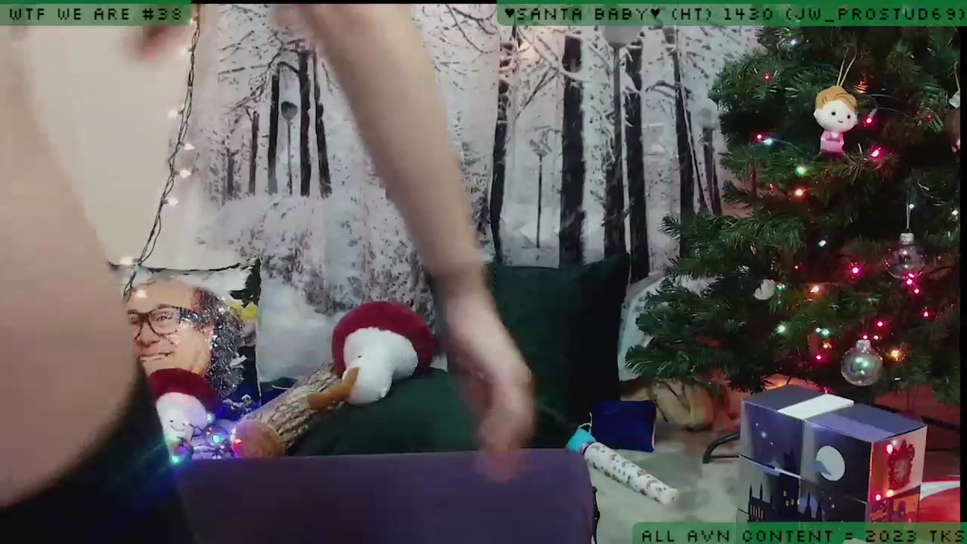 Gallery image thumbnail from JessiClaus's myfreecams stream on, 12/21/2022, 05:35 image 9 of 20