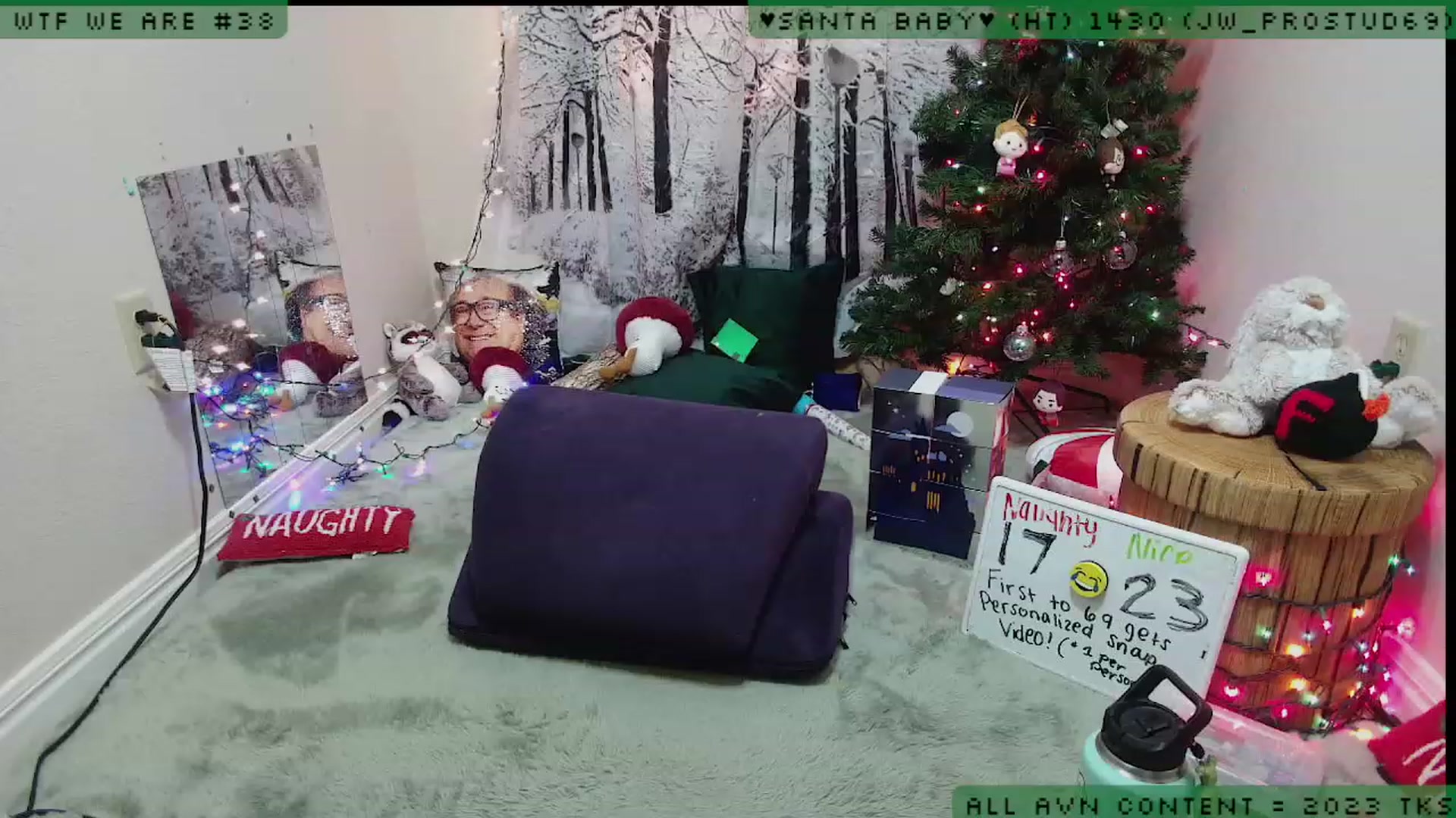 Gallery image thumbnail from JessiClaus's myfreecams stream on, 12/21/2022, 05:35 image 7 of 20