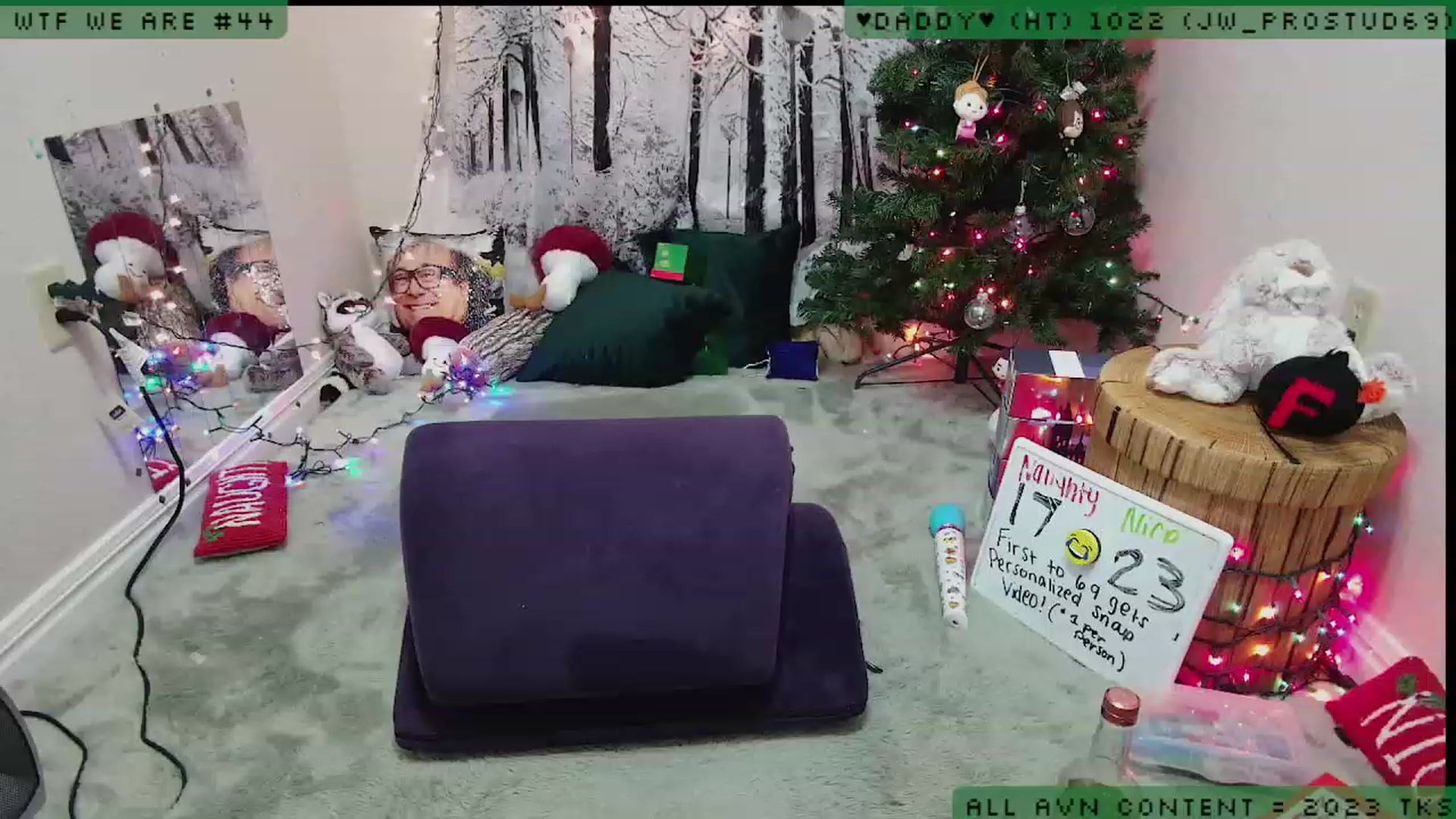 Gallery image thumbnail from JessiClaus's myfreecams stream on, 12/29/2022, 05:55 image 11 of 20