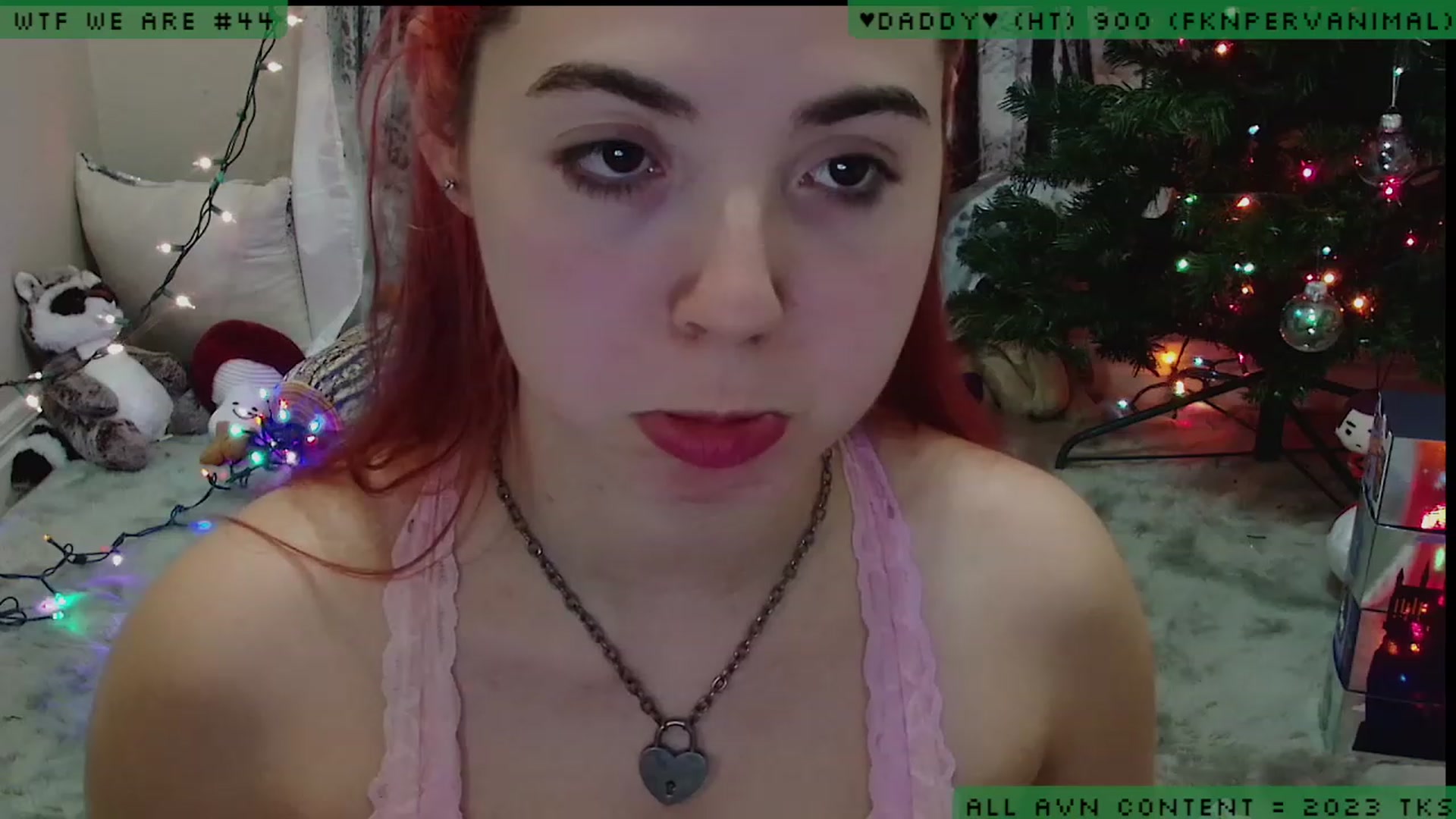 Gallery image thumbnail from JessiClaus's myfreecams stream on, 12/30/2022, 04:17 image 17 of 20
