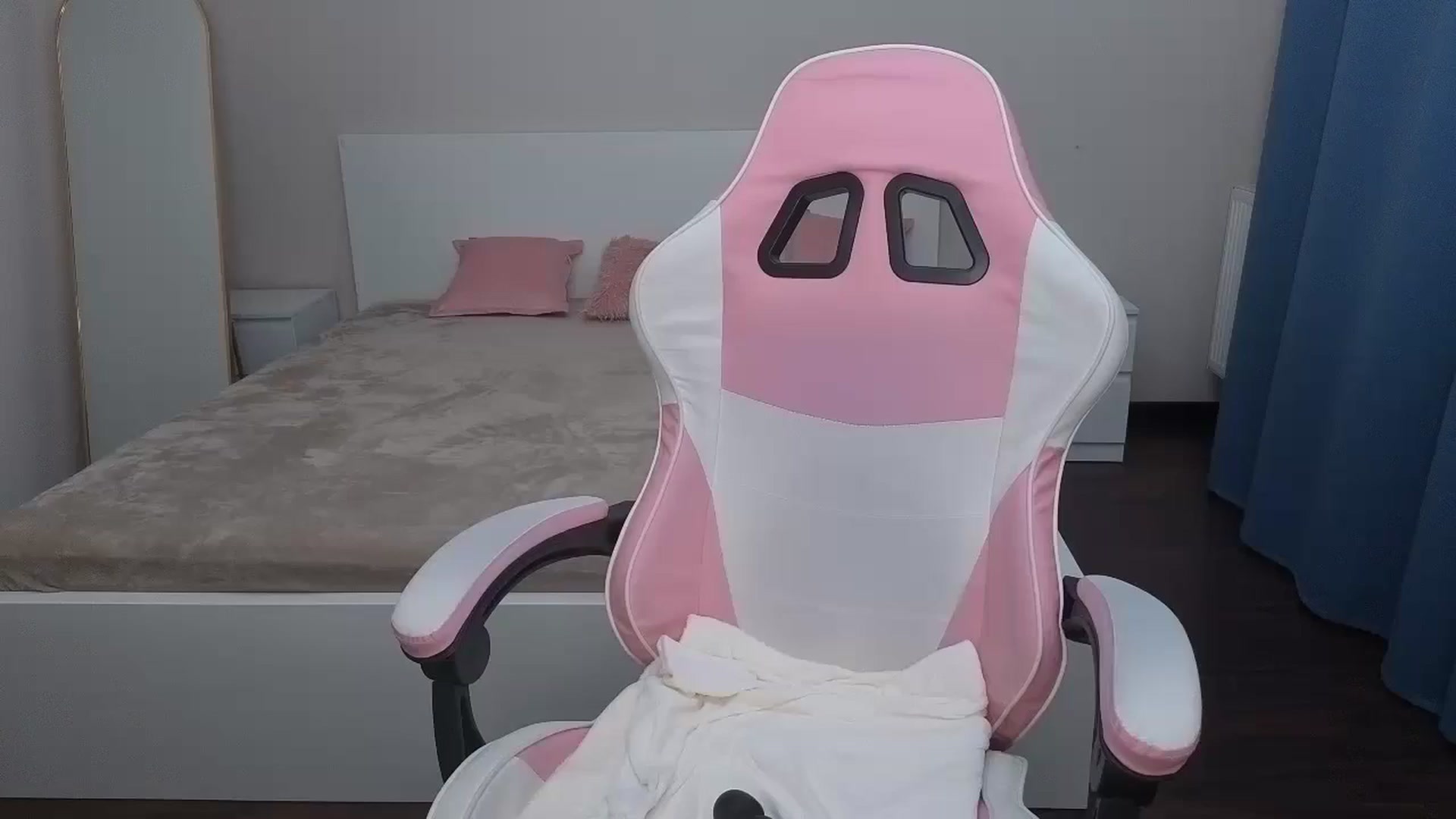 Gallery image thumbnail from JessicaB's myfreecams stream on, 02/26/2026, 18:03 image 7 of 20