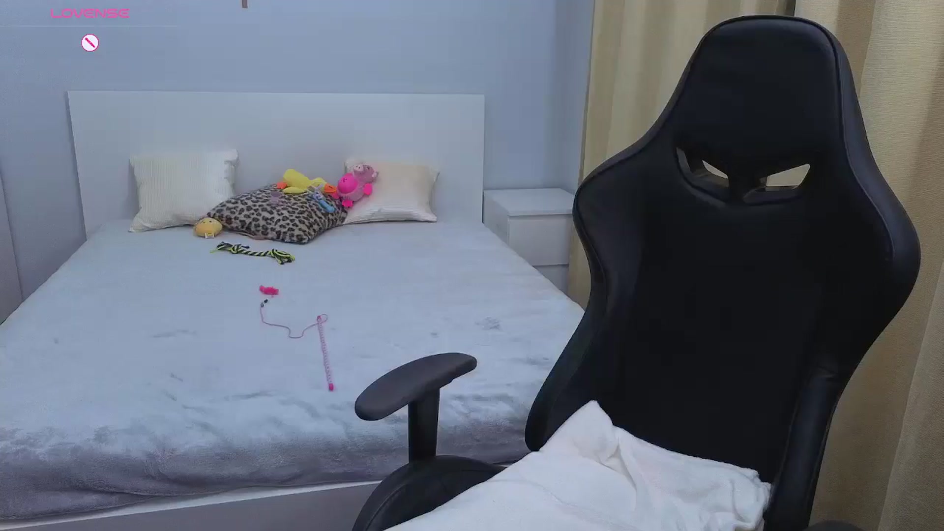 Gallery image thumbnail from JessicaB's myfreecams stream on, 04/01/2026, 16:50 image 14 of 20