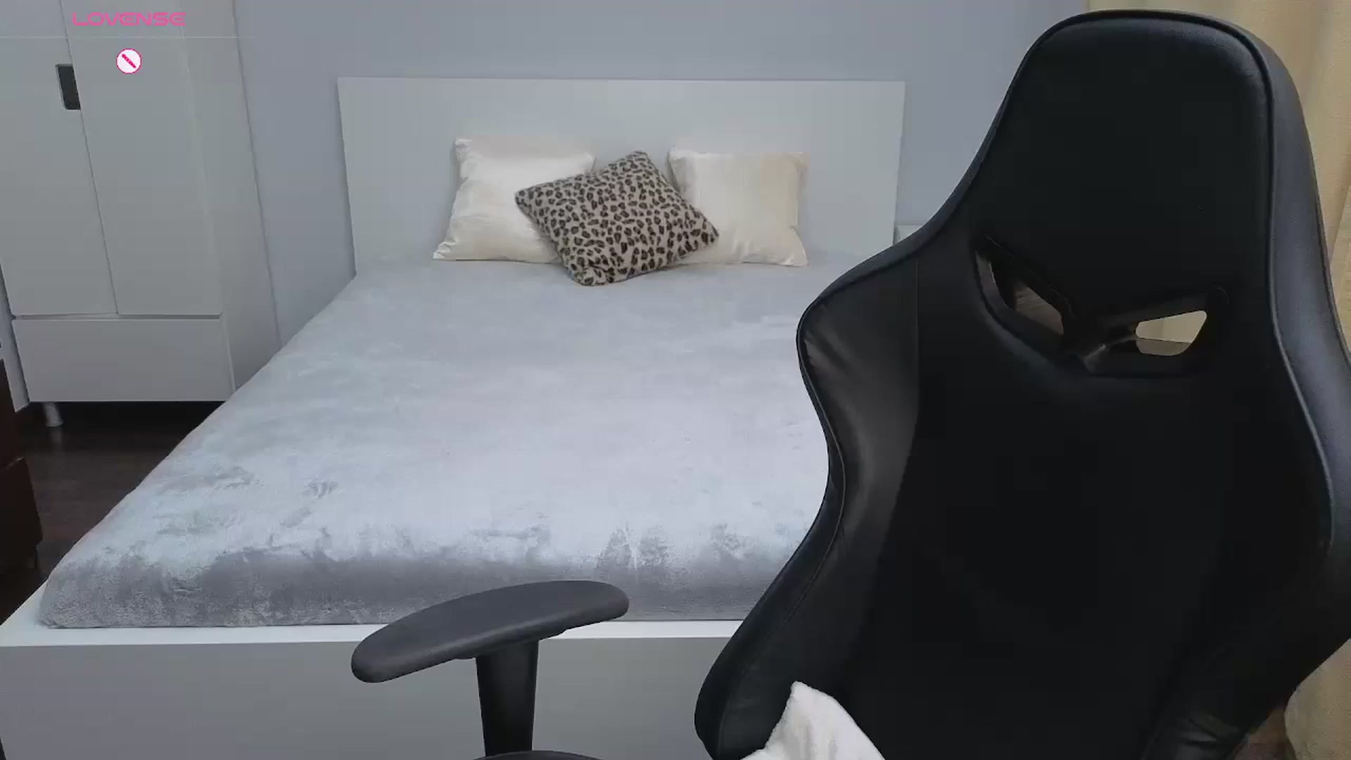 Gallery image thumbnail from JessicaB's myfreecams stream on, 04/16/2026, 18:17 image 13 of 20