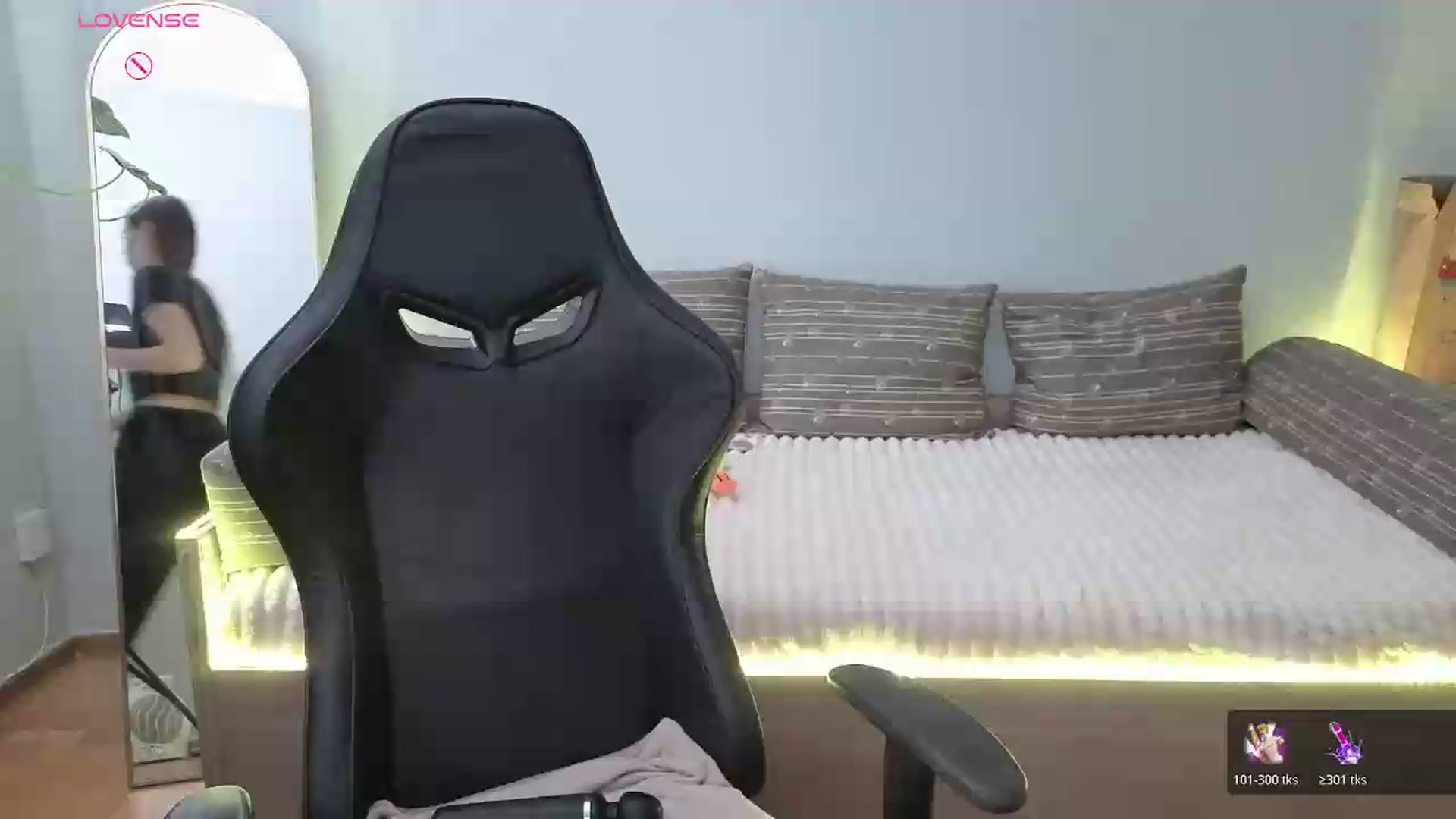 Gallery image thumbnail from JessicaB's myfreecams stream on, 06/03/2026, 13:27 image 1 of 20