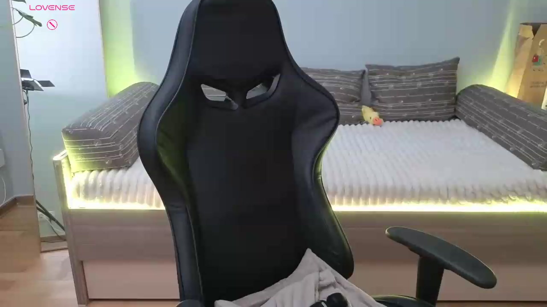 Gallery image thumbnail from JessicaB's myfreecams stream on, 06/04/2026, 15:38 image 17 of 20