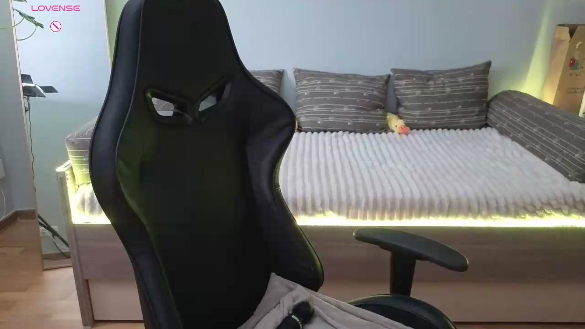 Gallery image thumbnail from JessicaB's myfreecams stream on, 06/04/2026, 15:38 image 19 of 20