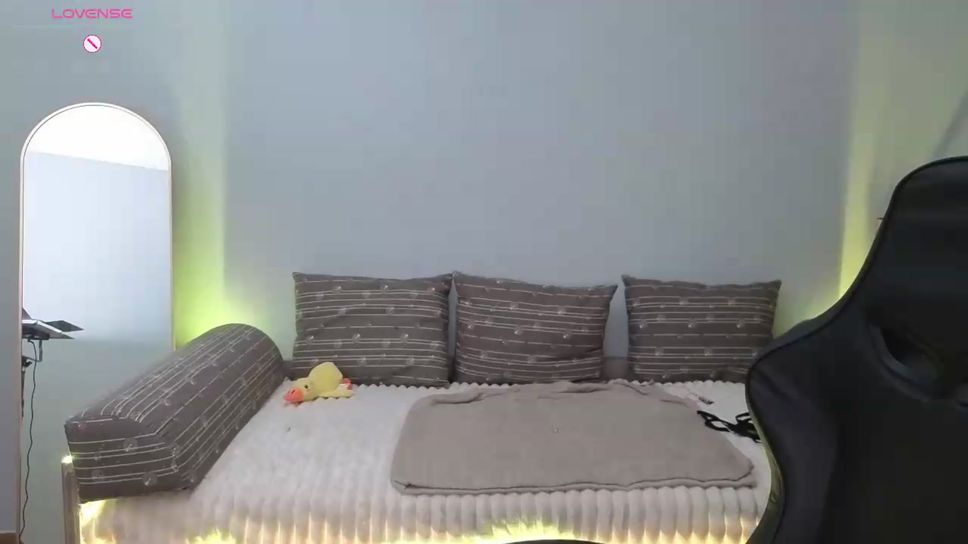 Gallery image thumbnail from JessicaB's myfreecams stream on, 06/22/2026, 20:03 image 18 of 20