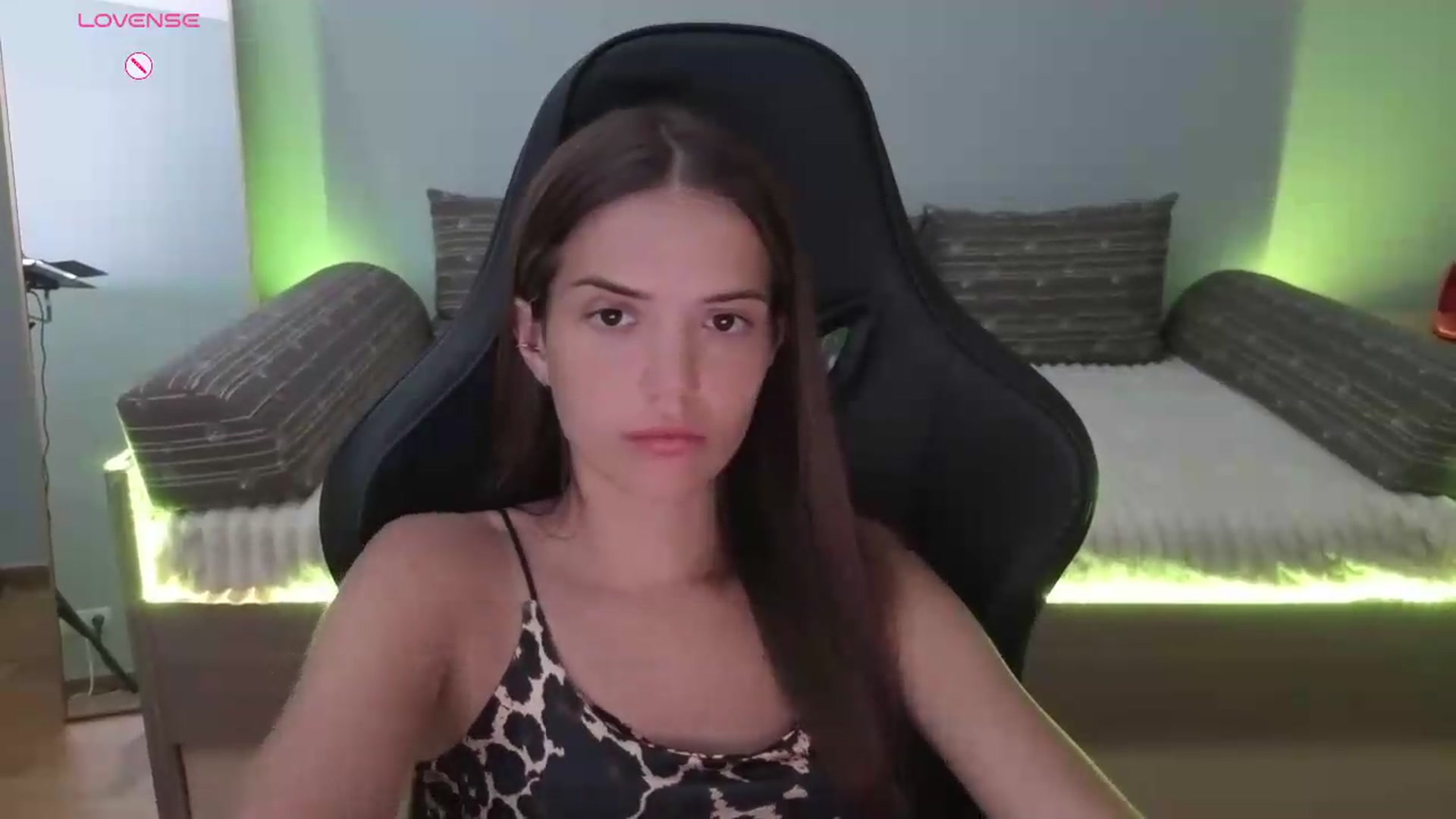 Gallery image thumbnail from JessicaB's myfreecams stream on, 07/03/2026, 14:57 image 17 of 20