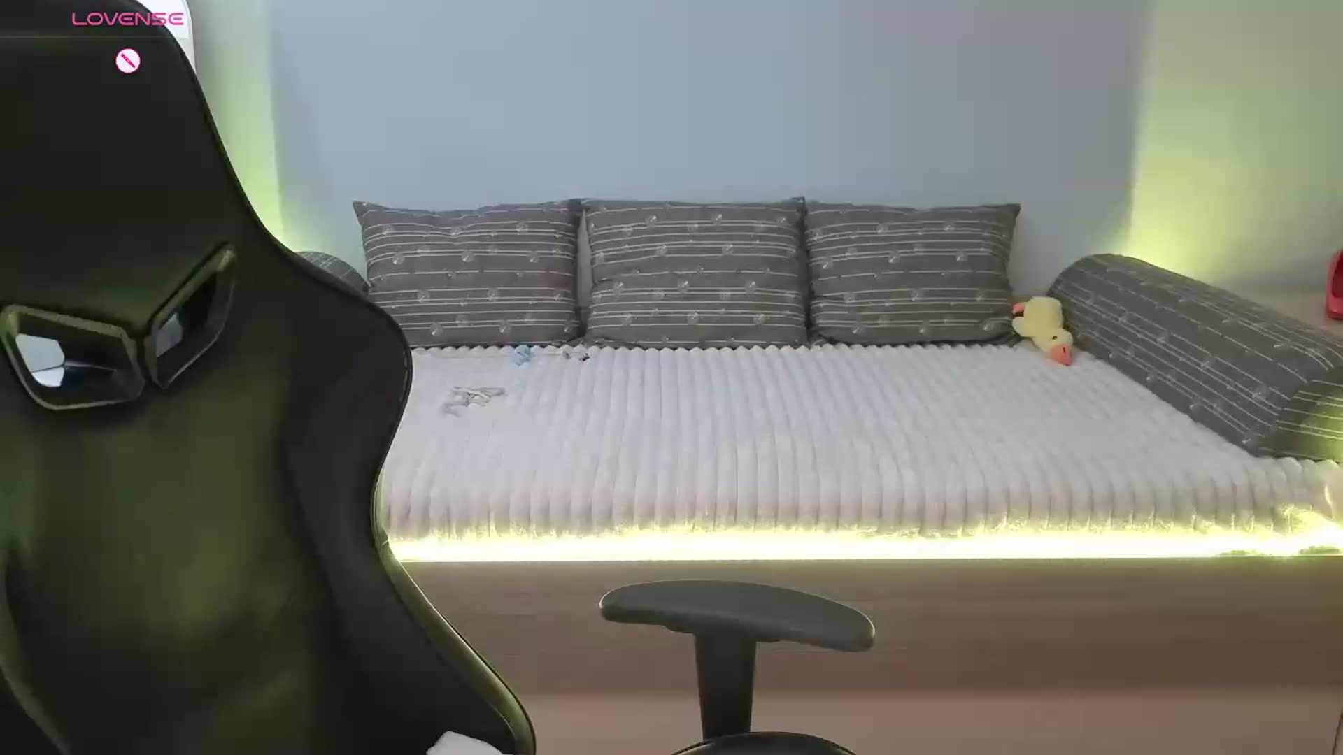 Gallery image thumbnail from JessicaB's myfreecams stream on, 07/10/2026, 10:15 image 9 of 20