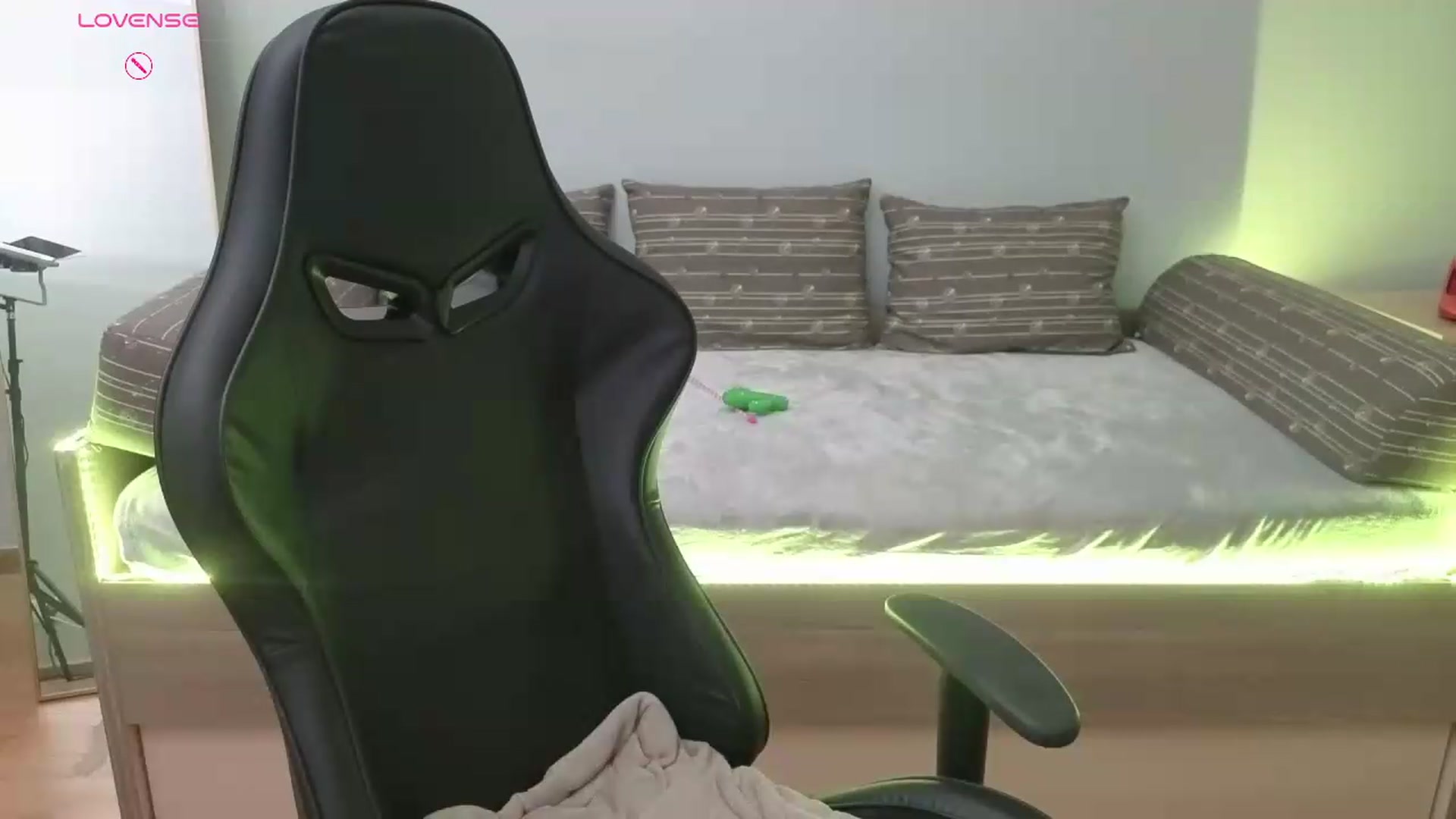 Gallery image thumbnail from JessicaB's myfreecams stream on, 07/16/2026, 19:22 image 18 of 20