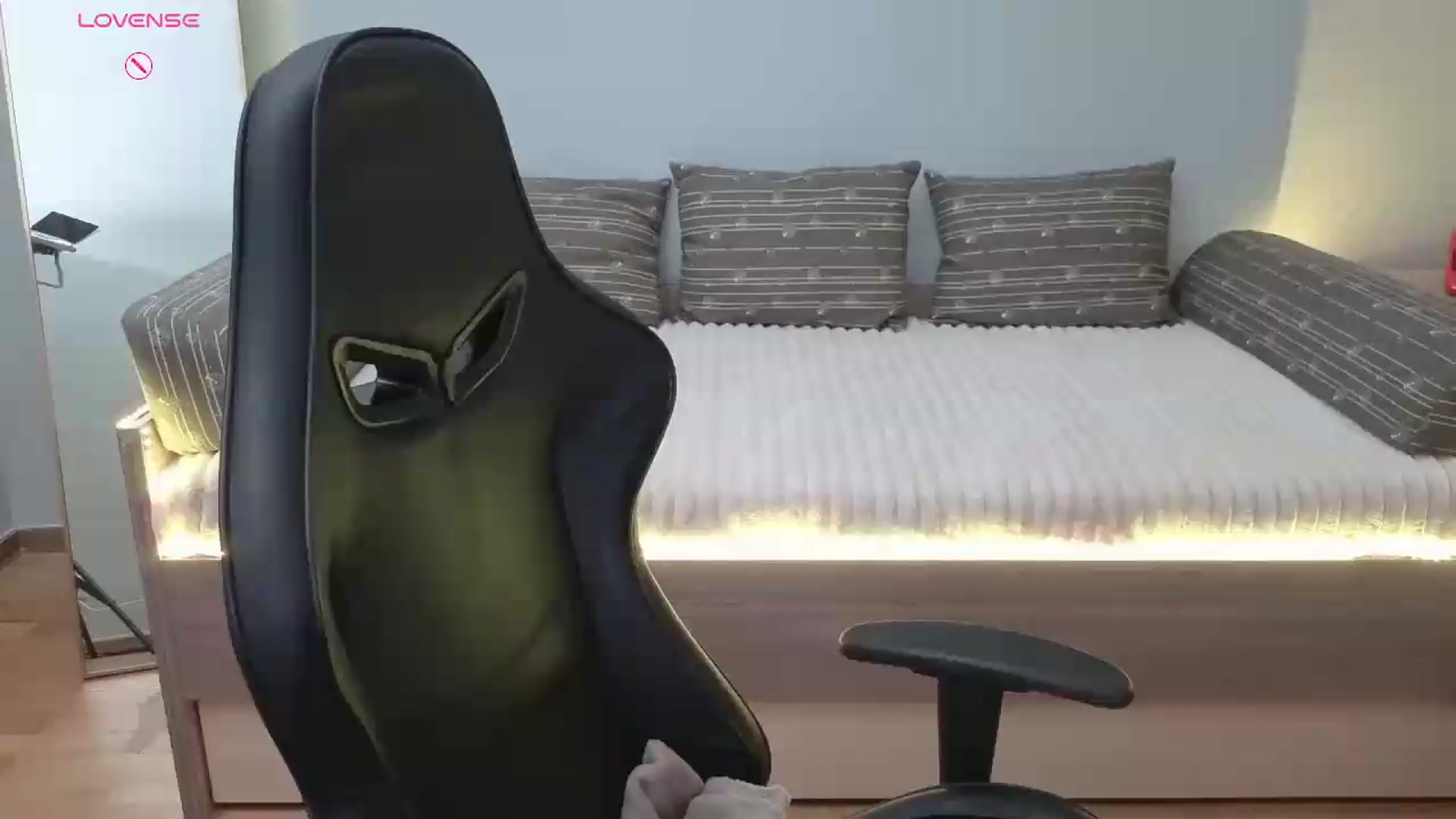 Gallery image thumbnail from JessicaB's myfreecams stream on, 07/27/2026, 18:42 image 19 of 20