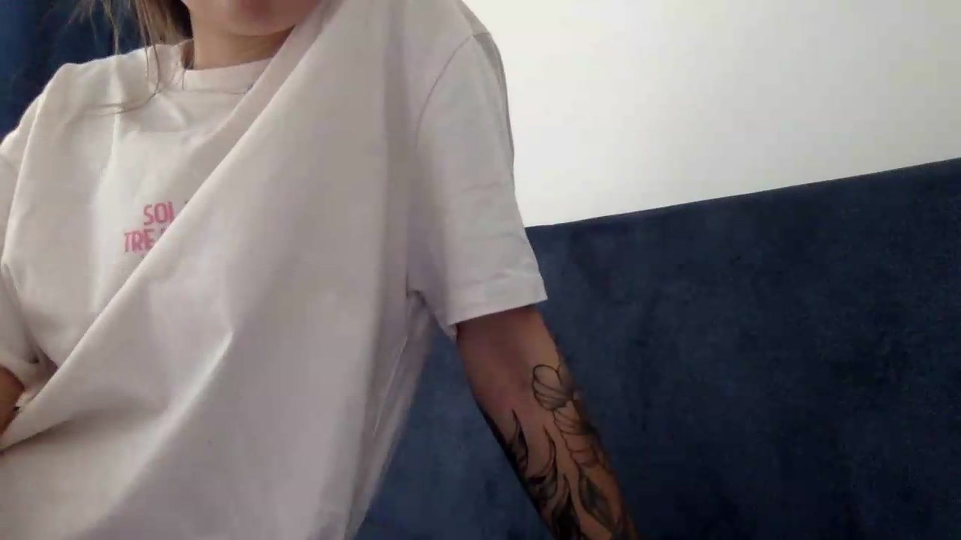 Gallery image thumbnail from JessicaB's myfreecams stream on, 08/04/2026, 13:22 image 7 of 20