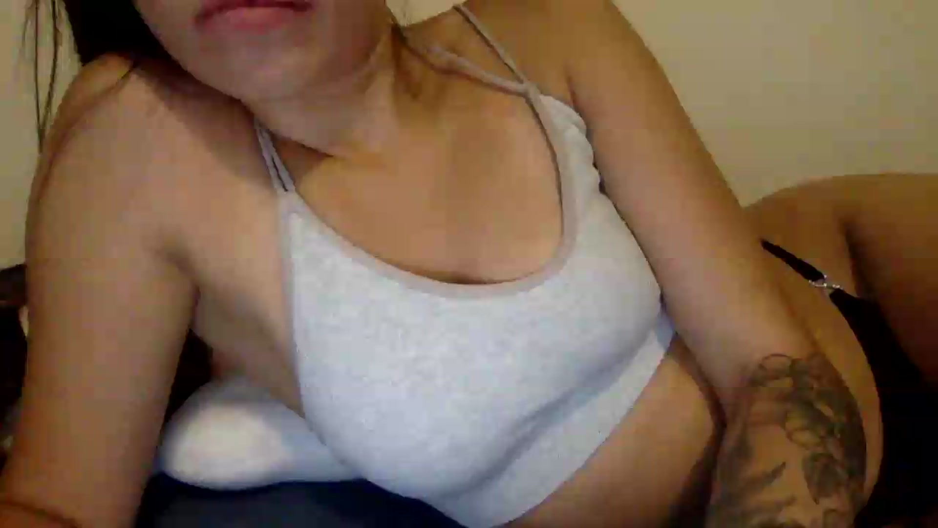 Gallery image thumbnail from JessicaB's myfreecams stream on, 08/26/2026, 18:02 image 15 of 20