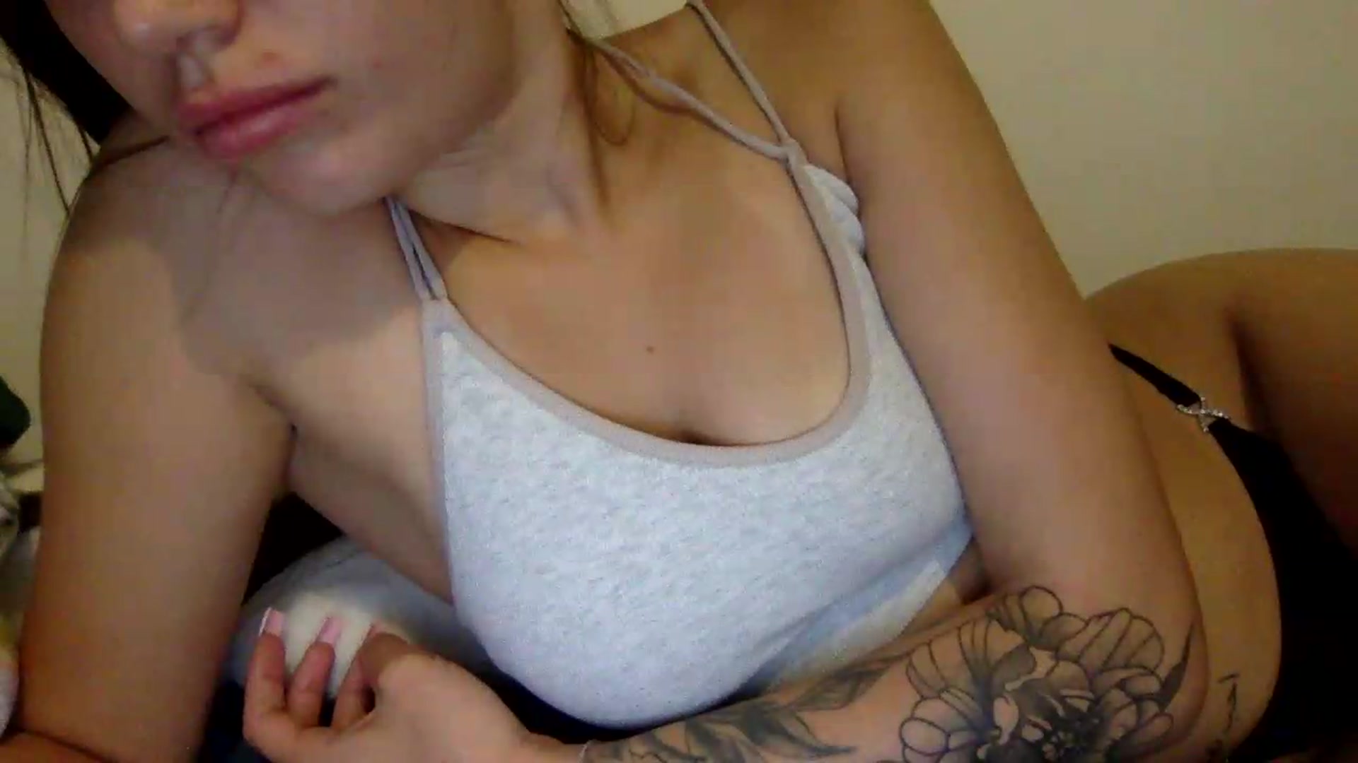 Gallery image thumbnail from JessicaB's myfreecams stream on, 08/26/2026, 18:02 image 16 of 20