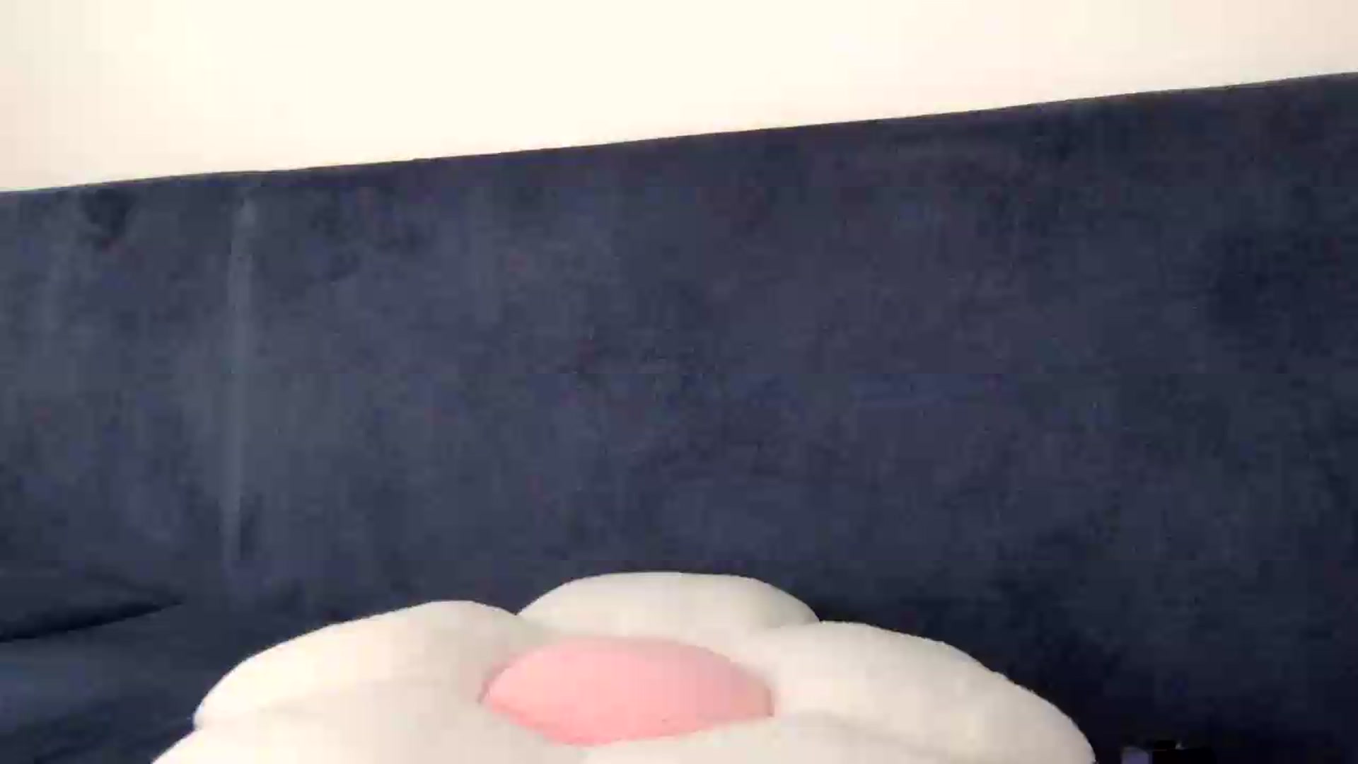 Gallery image thumbnail from JessicaB's myfreecams stream on, 08/27/2026, 14:30 image 17 of 20