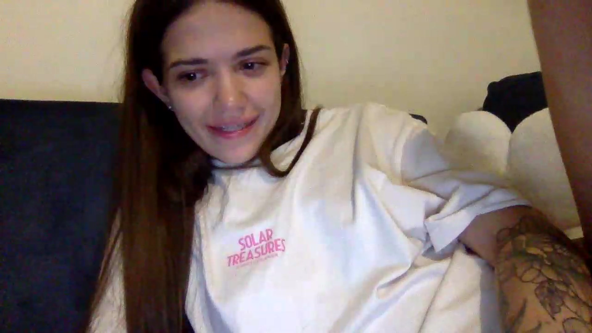 Gallery image thumbnail from JessicaB's myfreecams stream on, 08/27/2026, 21:53 image 18 of 20