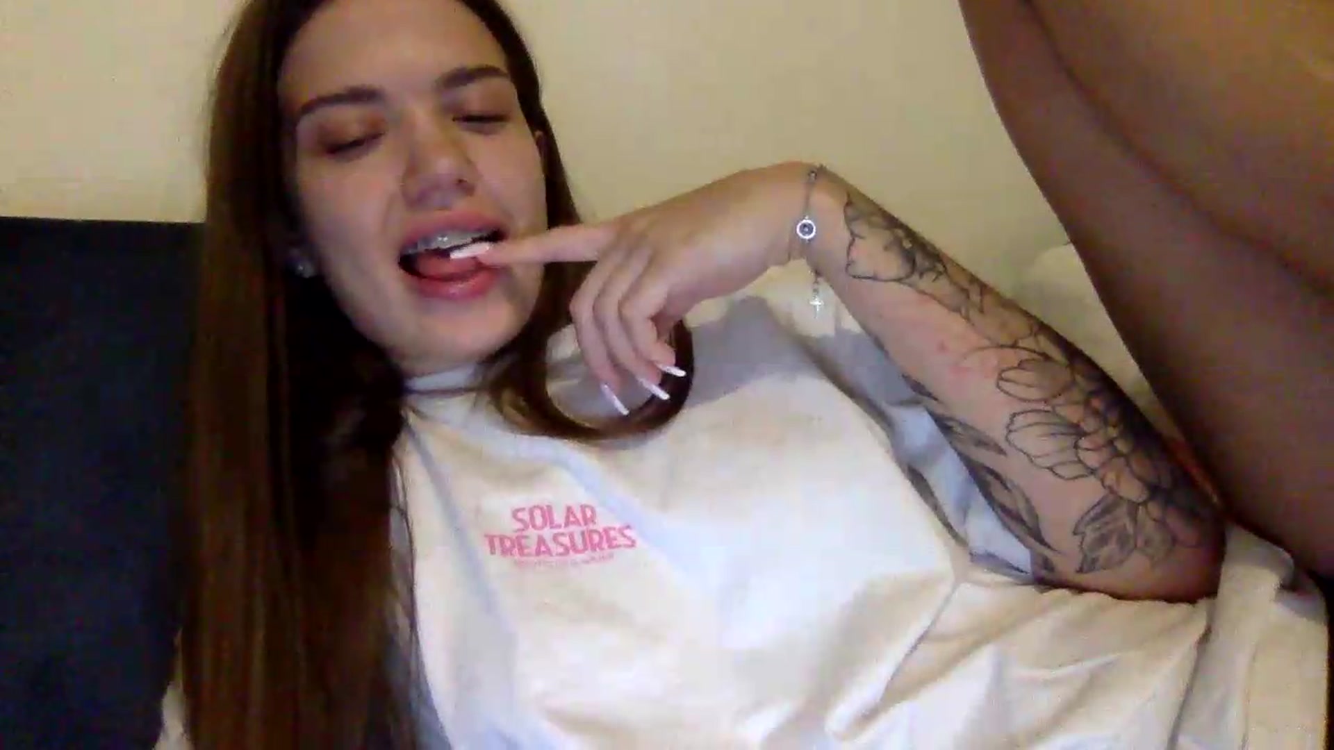 Gallery image thumbnail from JessicaB's myfreecams stream on, 08/27/2026, 22:35 image 5 of 20