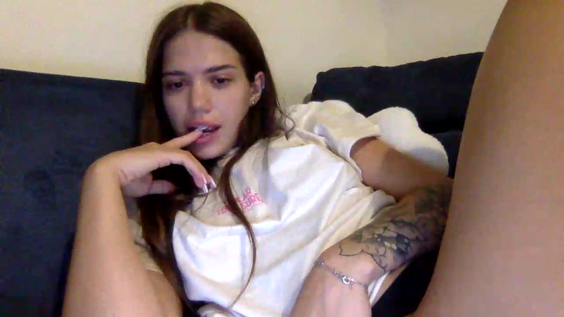 Gallery image thumbnail from JessicaB's myfreecams stream on, 08/27/2026, 22:35 image 19 of 20
