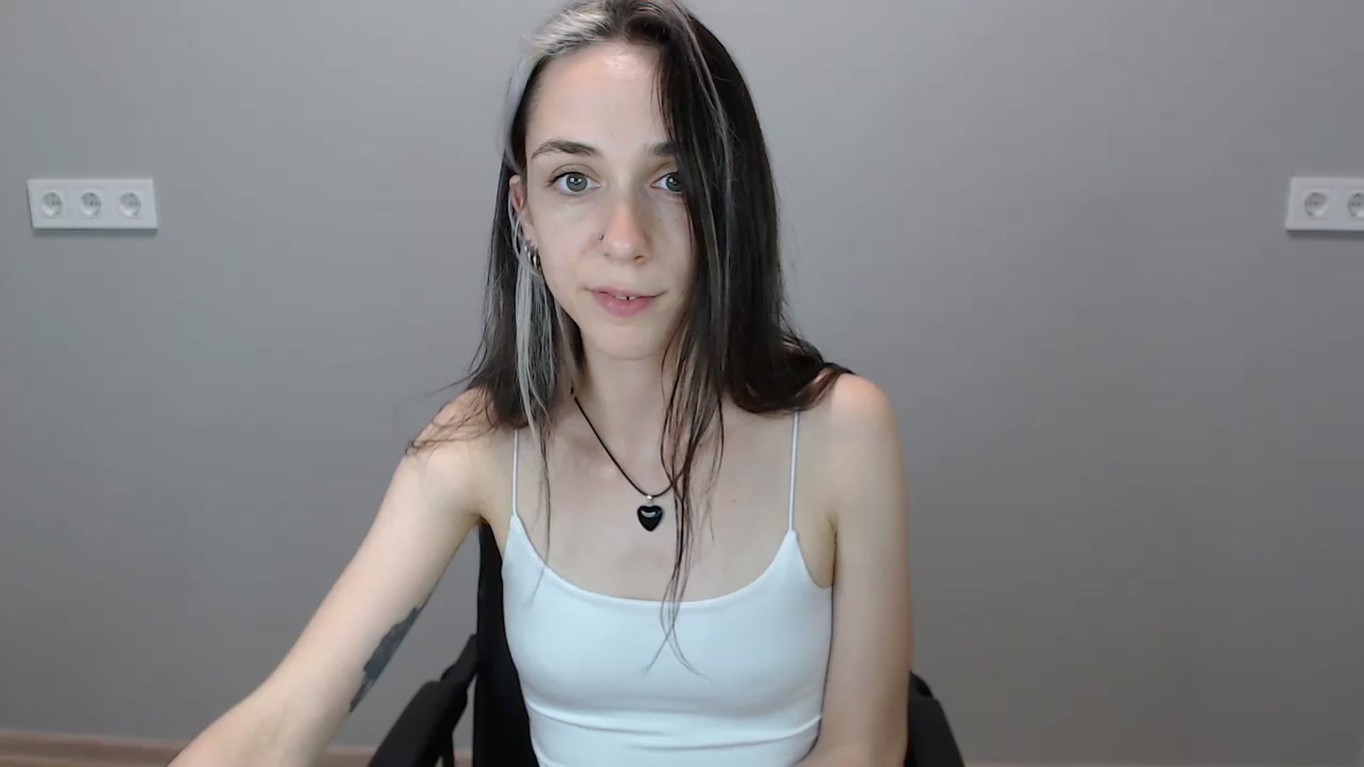 Gallery image thumbnail from JessicaDix's myfreecams stream on, 06/30/2024, 12:03 image 6 of 20