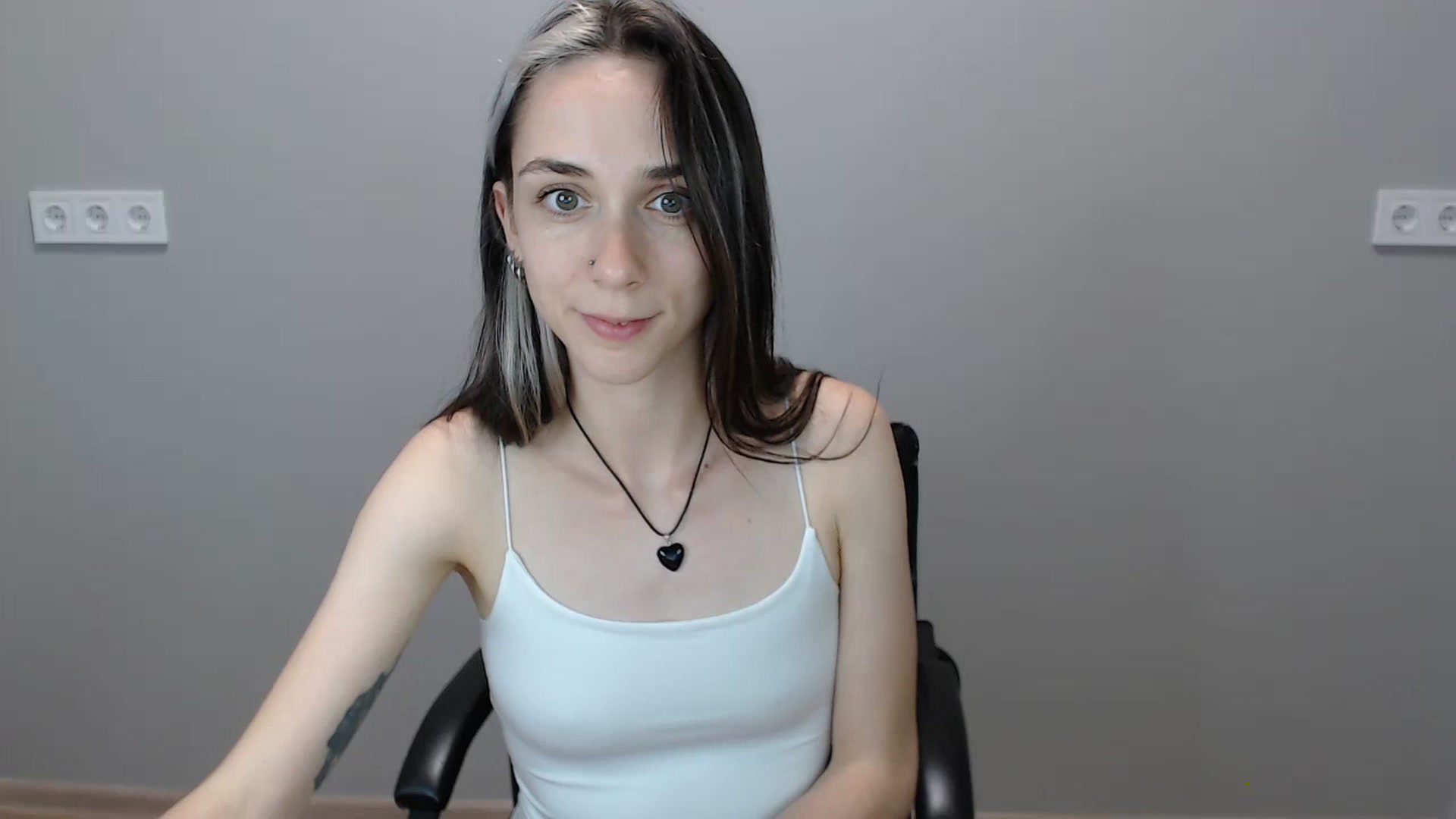Gallery image thumbnail from JessicaDix's myfreecams stream on, 06/30/2024, 12:03 image 19 of 20