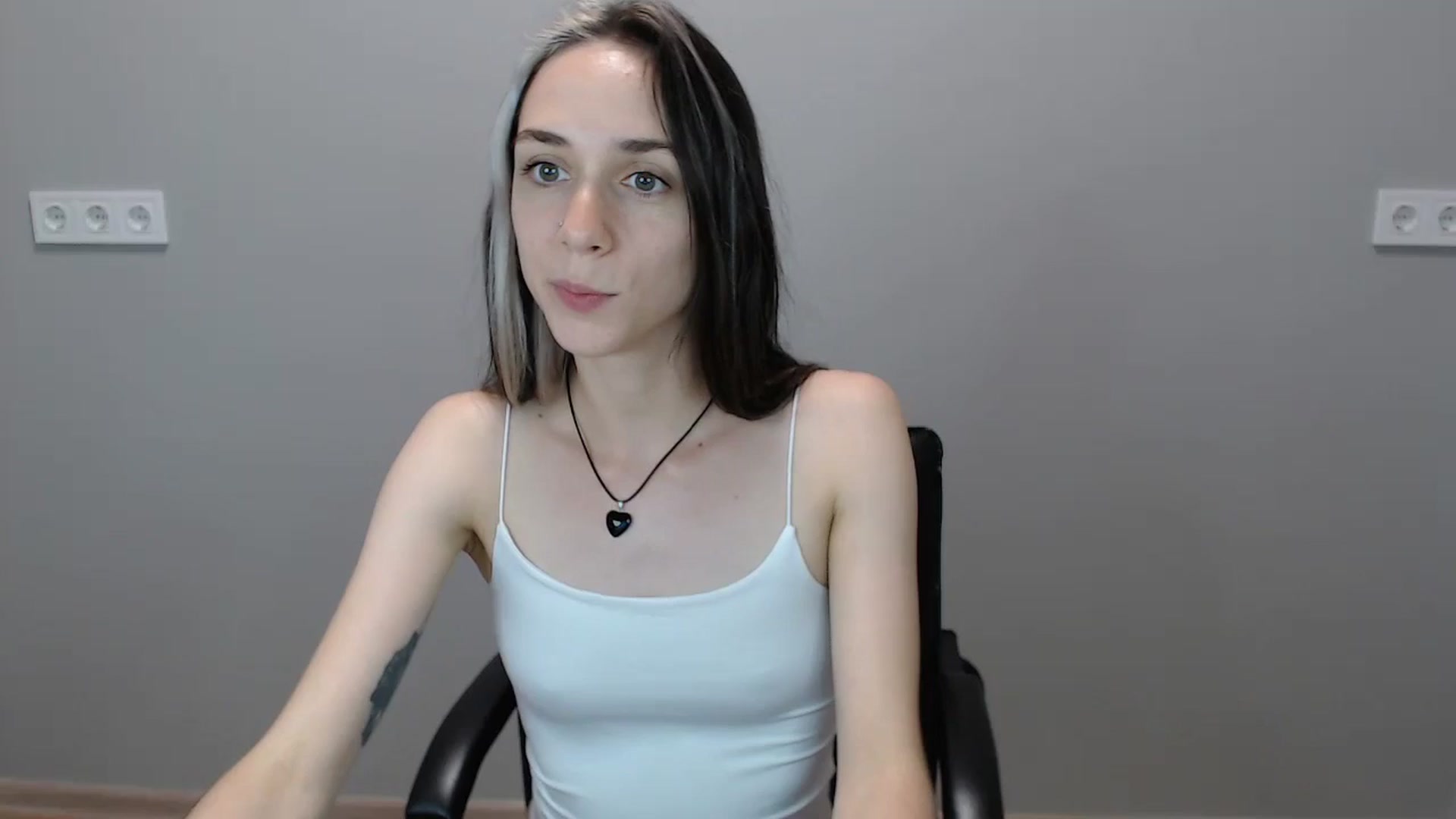 Gallery image thumbnail from JessicaDix's myfreecams stream on, 06/30/2024, 12:03 image 11 of 20