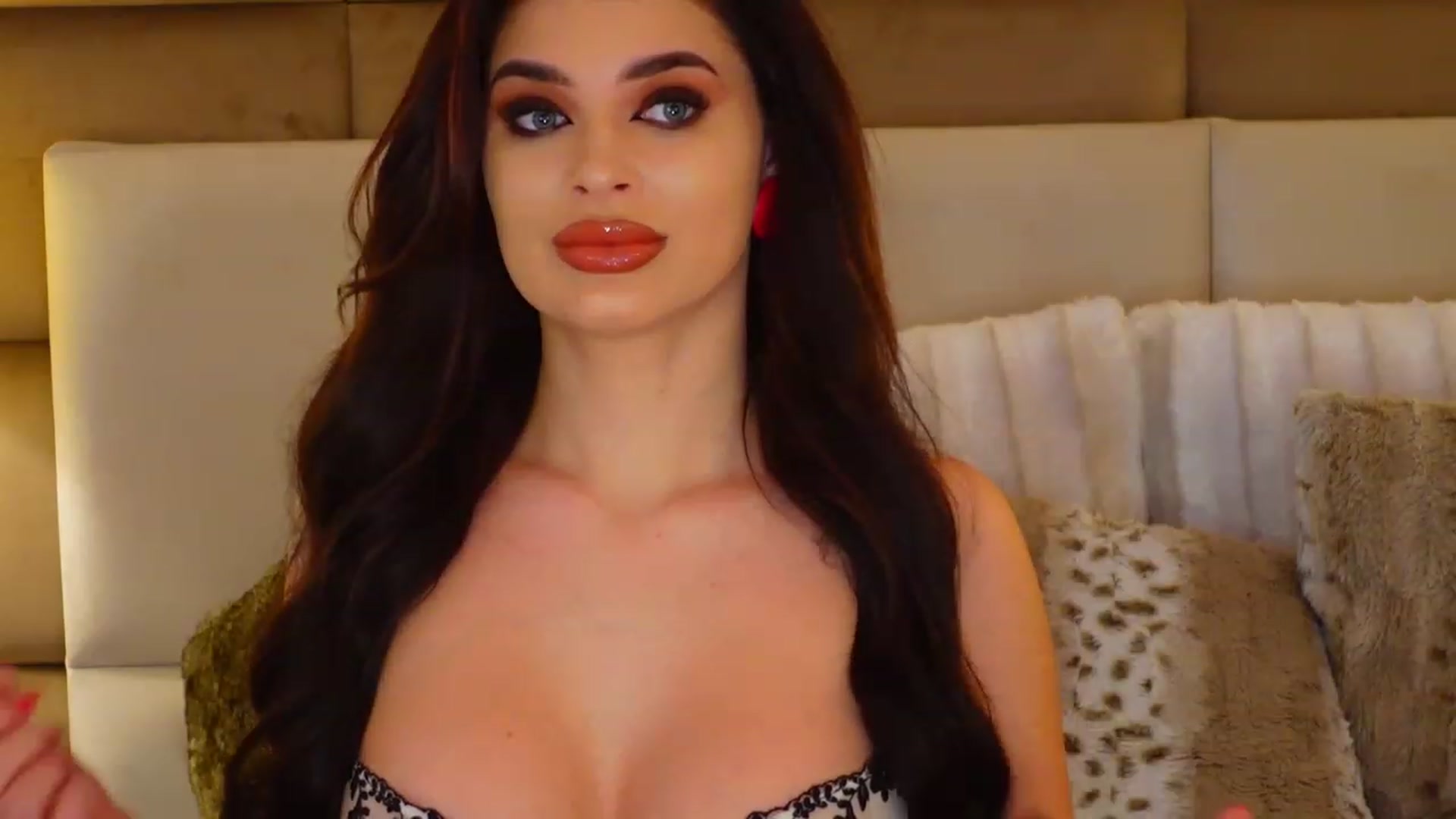 Gallery image thumbnail from JessicaEvy's myfreecams stream on, 03/21/2023, 13:23 image 8 of 20