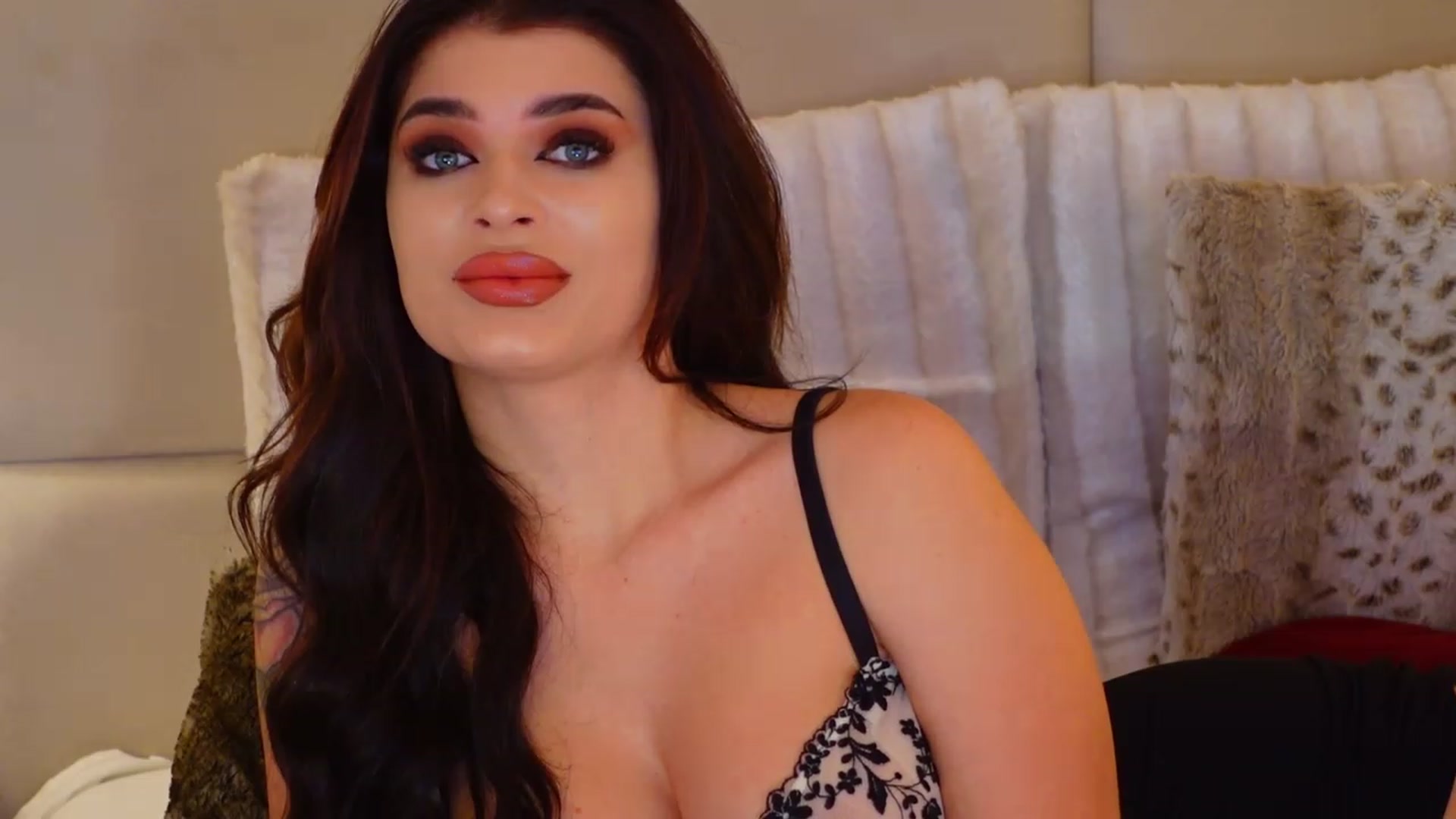 Gallery image thumbnail from JessicaEvy's myfreecams stream on, 03/21/2023, 13:23 image 12 of 20
