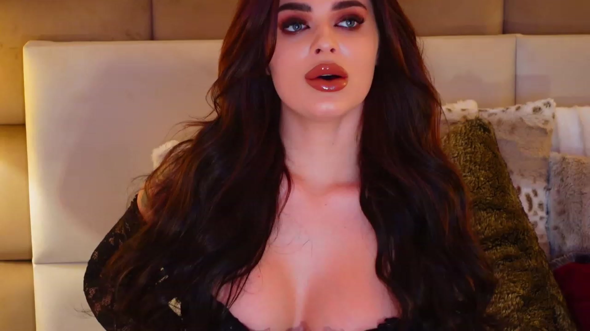 Gallery image thumbnail from JessicaEvy's myfreecams stream on, 03/22/2023, 12:48 image 15 of 20