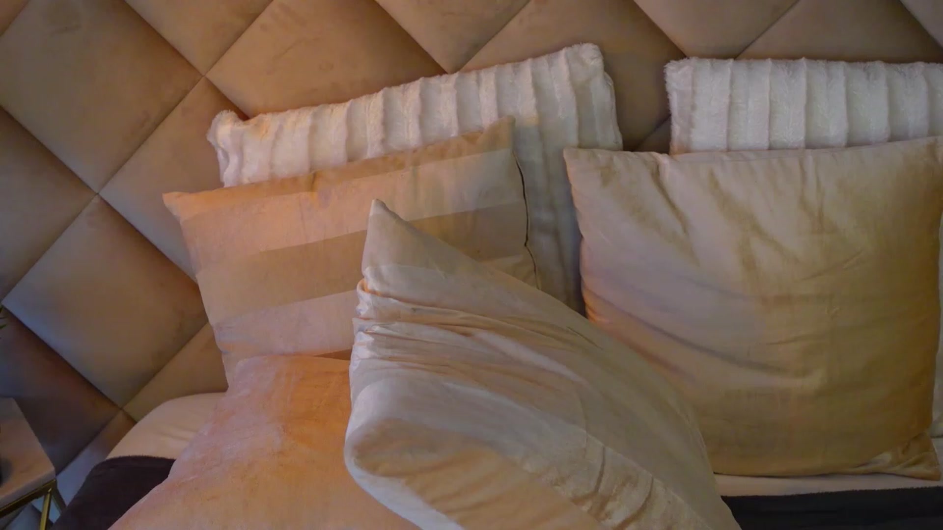 Gallery image thumbnail from JessicaEvy's myfreecams stream on, 05/18/2023, 11:55 image 12 of 20