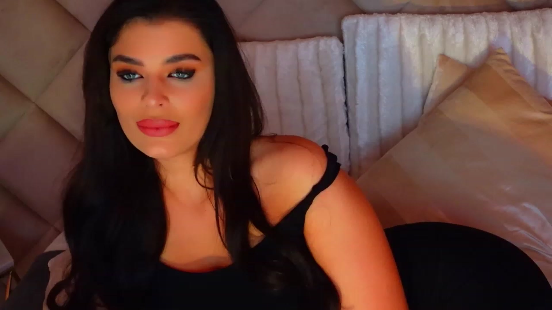 Gallery image thumbnail from JessicaEvy's myfreecams stream on, 05/23/2023, 07:32 image 6 of 20