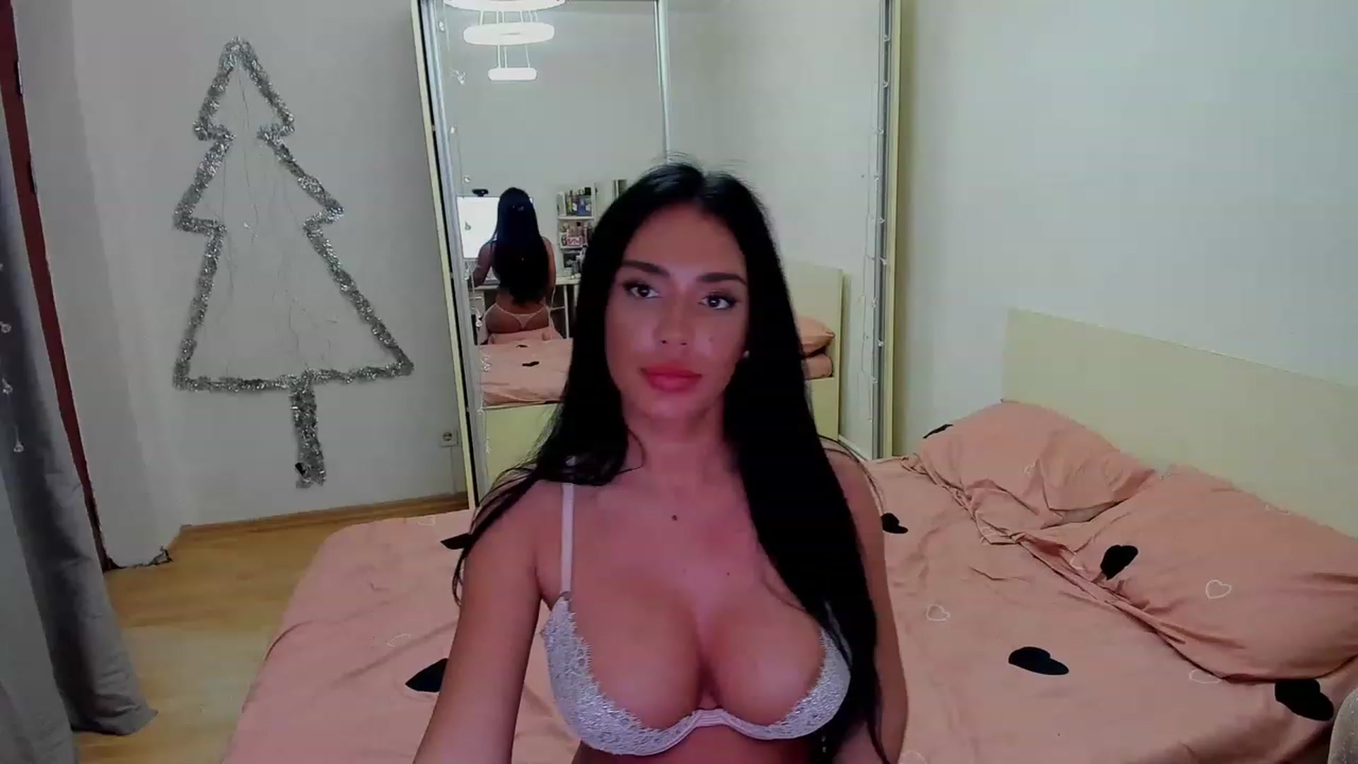 Gallery image thumbnail from Jessica__WOW's myfreecams stream on, 01/10/2023, 02:25 image 5 of 20