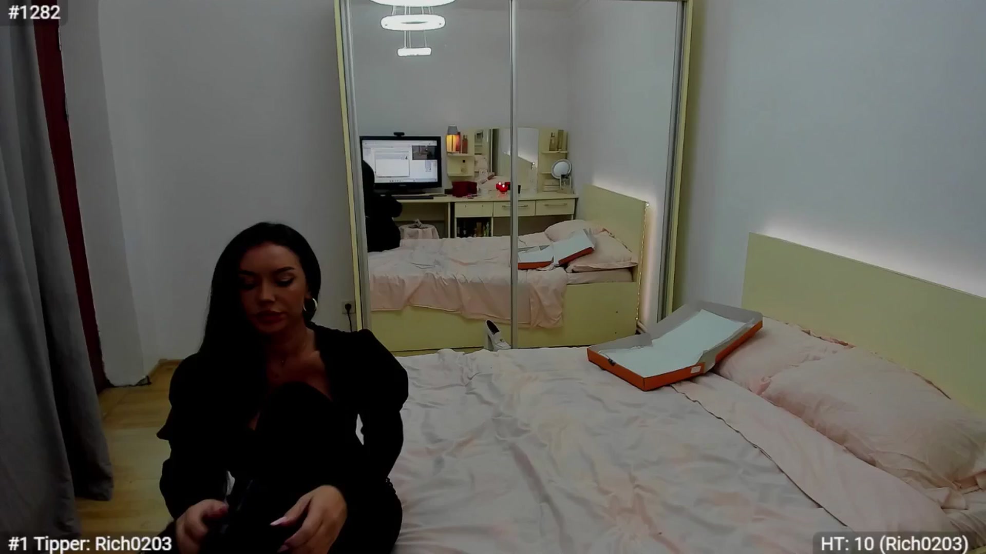 Gallery image thumbnail from Jessica__WOW's myfreecams stream on, 11/22/2024, 20:24 image 2 of 20