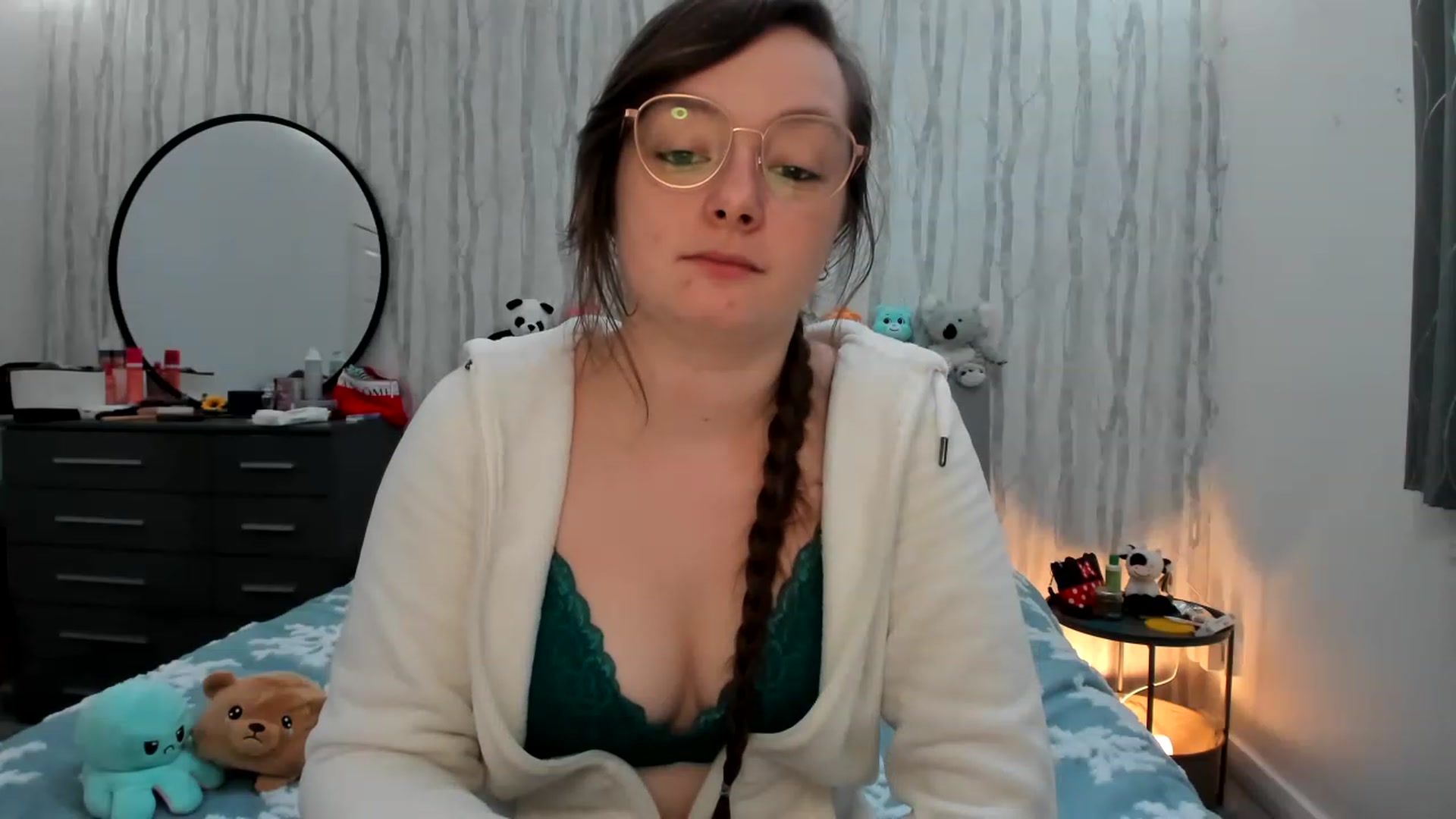 Gallery image thumbnail from JessieBear_'s myfreecams stream on, 12/06/2022, 18:56 image 14 of 20